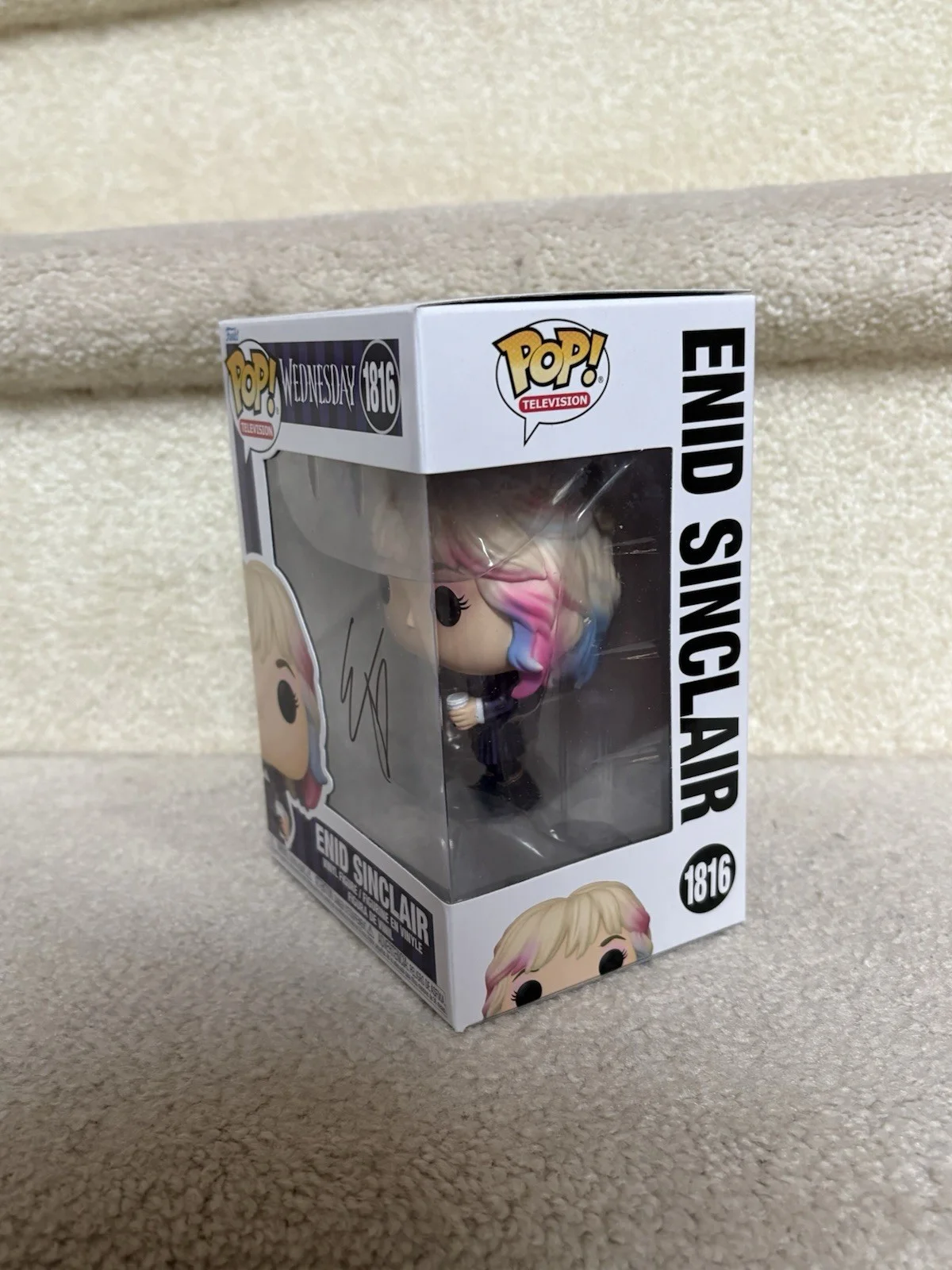 Emma Myers — Emma Myers Signed Enid Sinclair Funko Wednesday Autograph - W/ Photo Proof, изображение 4