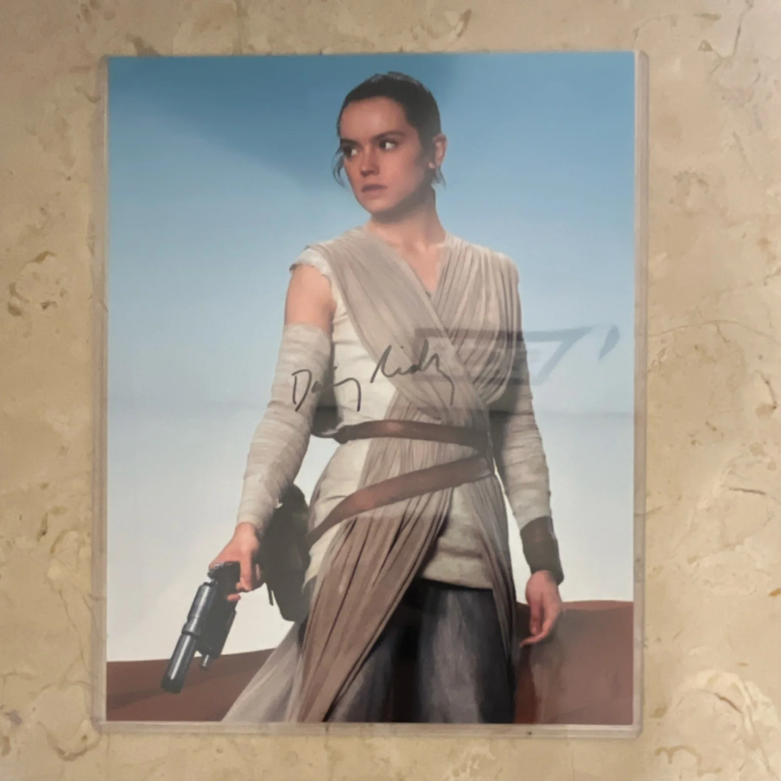 Daisy Ridley — Daisy Ridley Signed Star Wars: The Force Awakens 11x14 Photo Halidon COA