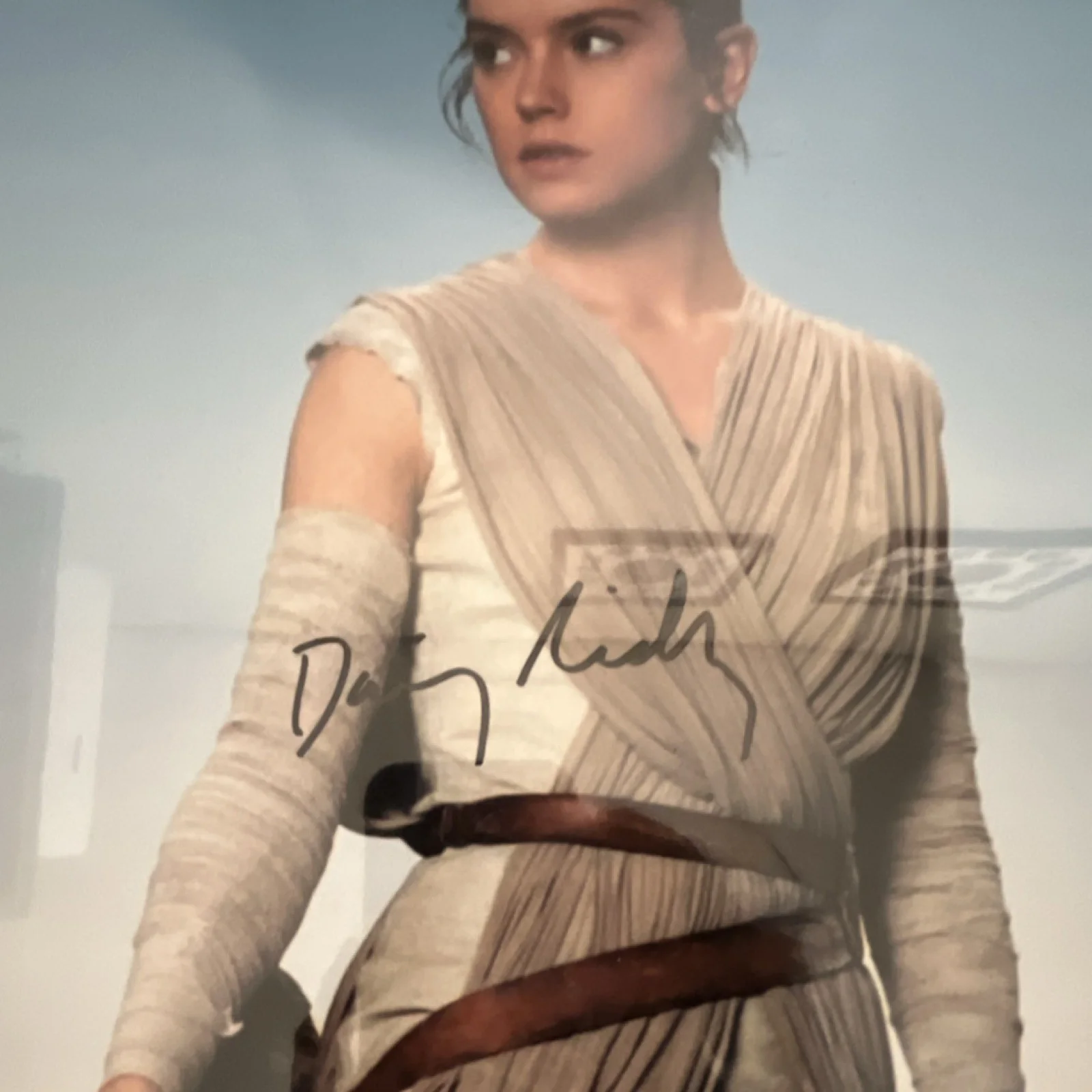 Daisy Ridley — Daisy Ridley Signed Star Wars: The Force Awakens 11x14 Photo Halidon COA, изображение 3