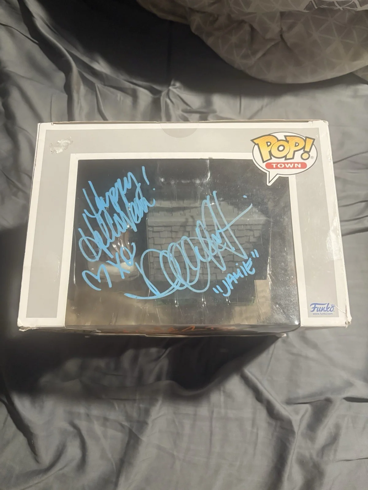 multiple cast look at pictures for JSA, who signed — Halloween Michael Myers House 7 main cast signed JSA Auth, изображение 3
