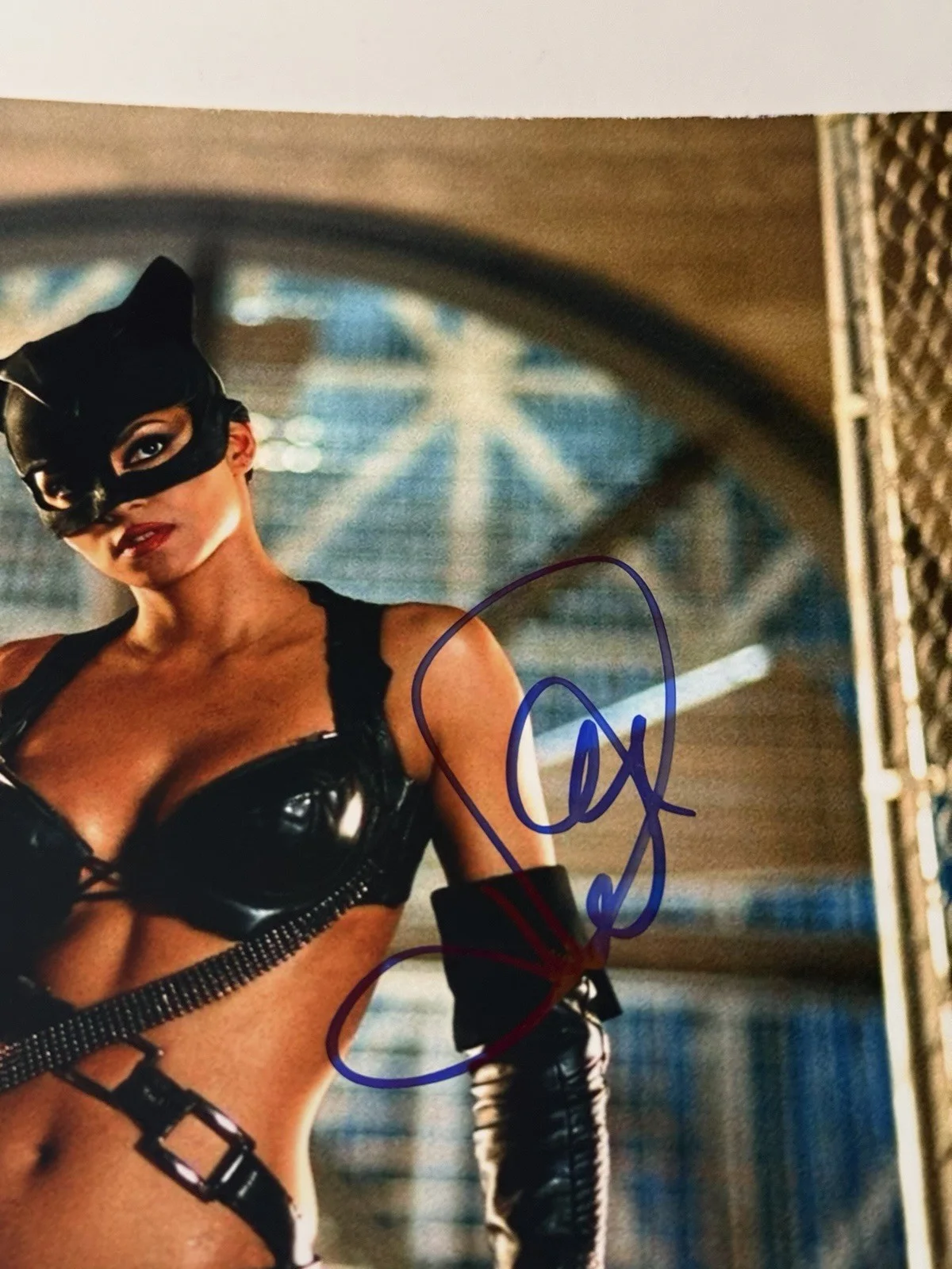 Halle Berry — Halle Berry Signed Autographed 8x10 Photo Catwoman Sexy JSA COA DC COMICS, изображение 2
