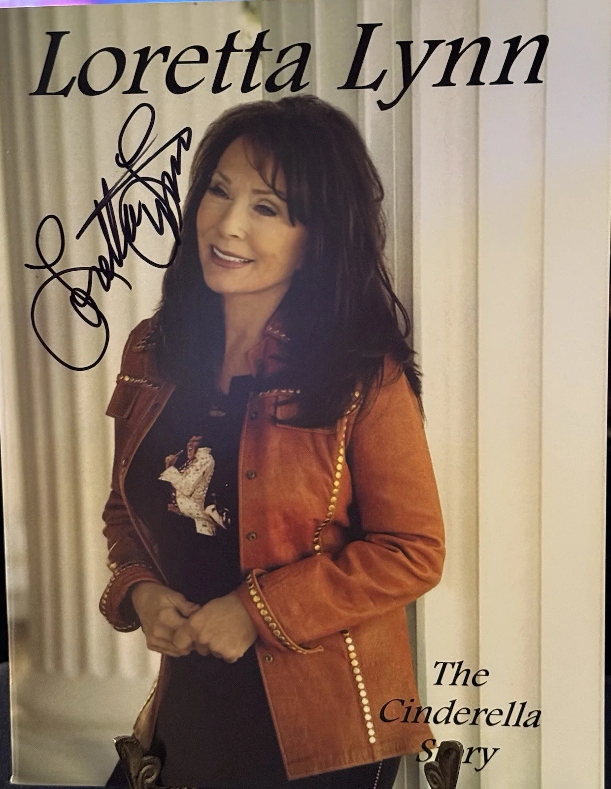 Loretta Lynn-The Cinderella Story- Autographed -Tour Book, изображение 2
