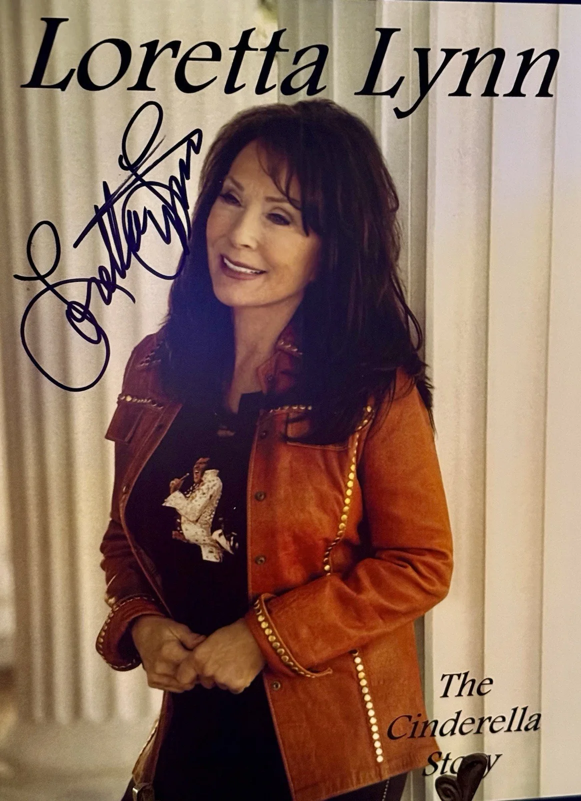 Loretta Lynn-The Cinderella Story- Autographed -Tour Book, изображение 3