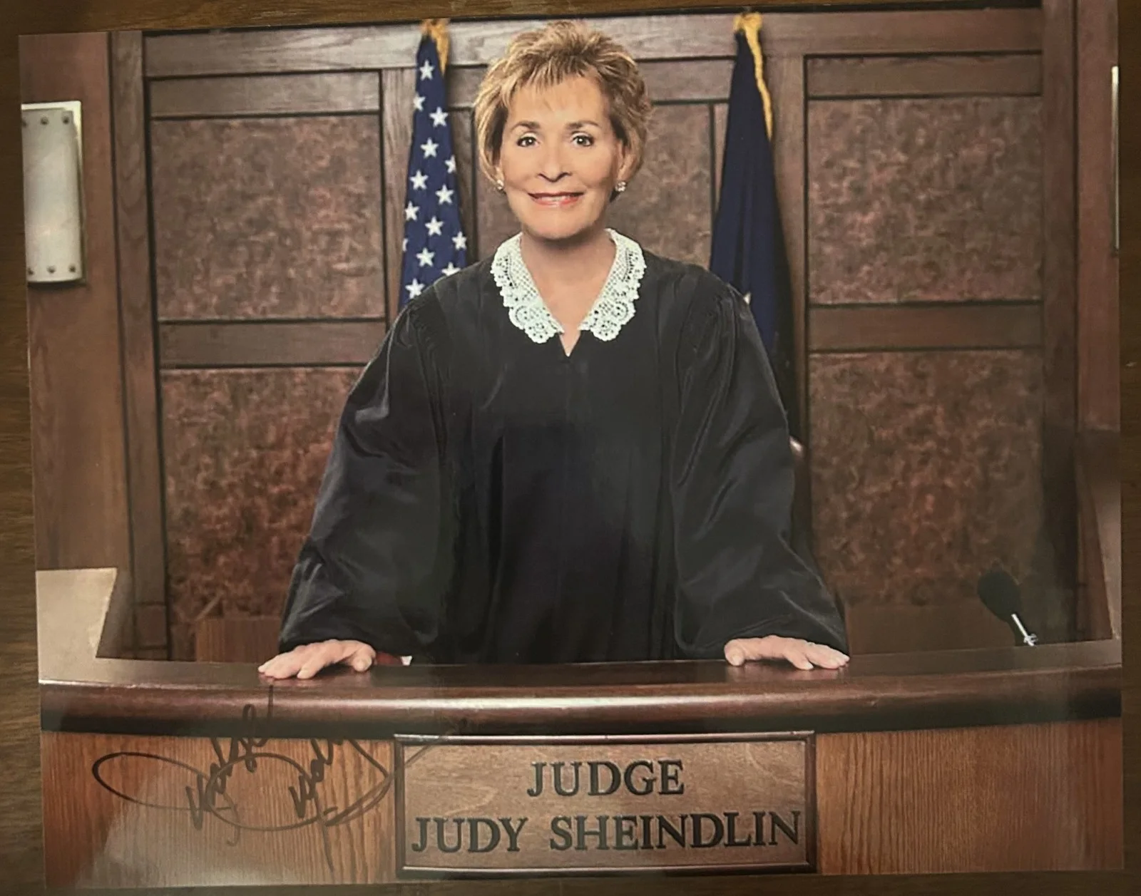 Judge Judy Sheindlin — Judge Judy Sheindlin Signed Autograph 8x10 Photo Tv Show