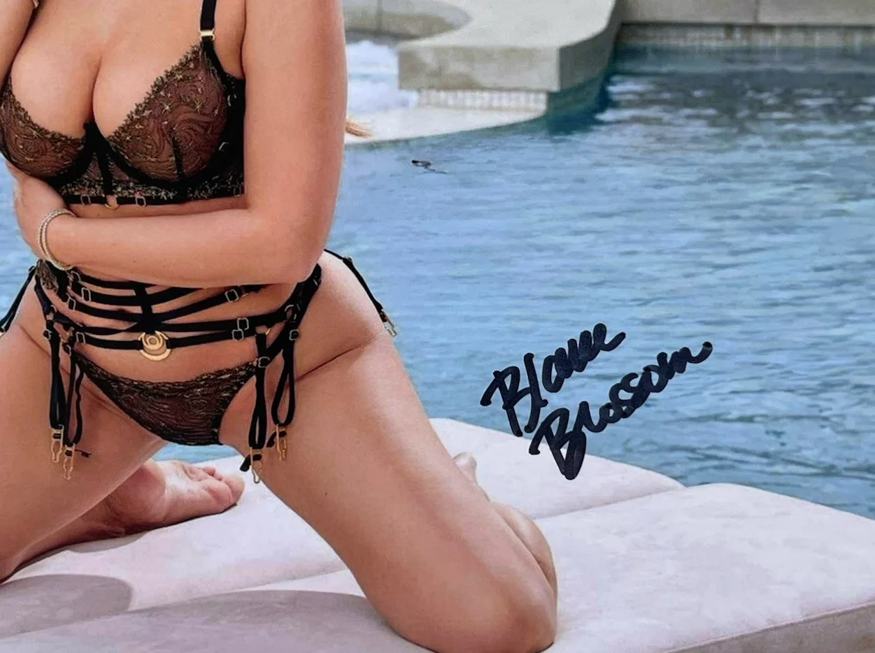 Blake Blossom — Blake Blossom hand signed 8x10 photo Adult star, image 2