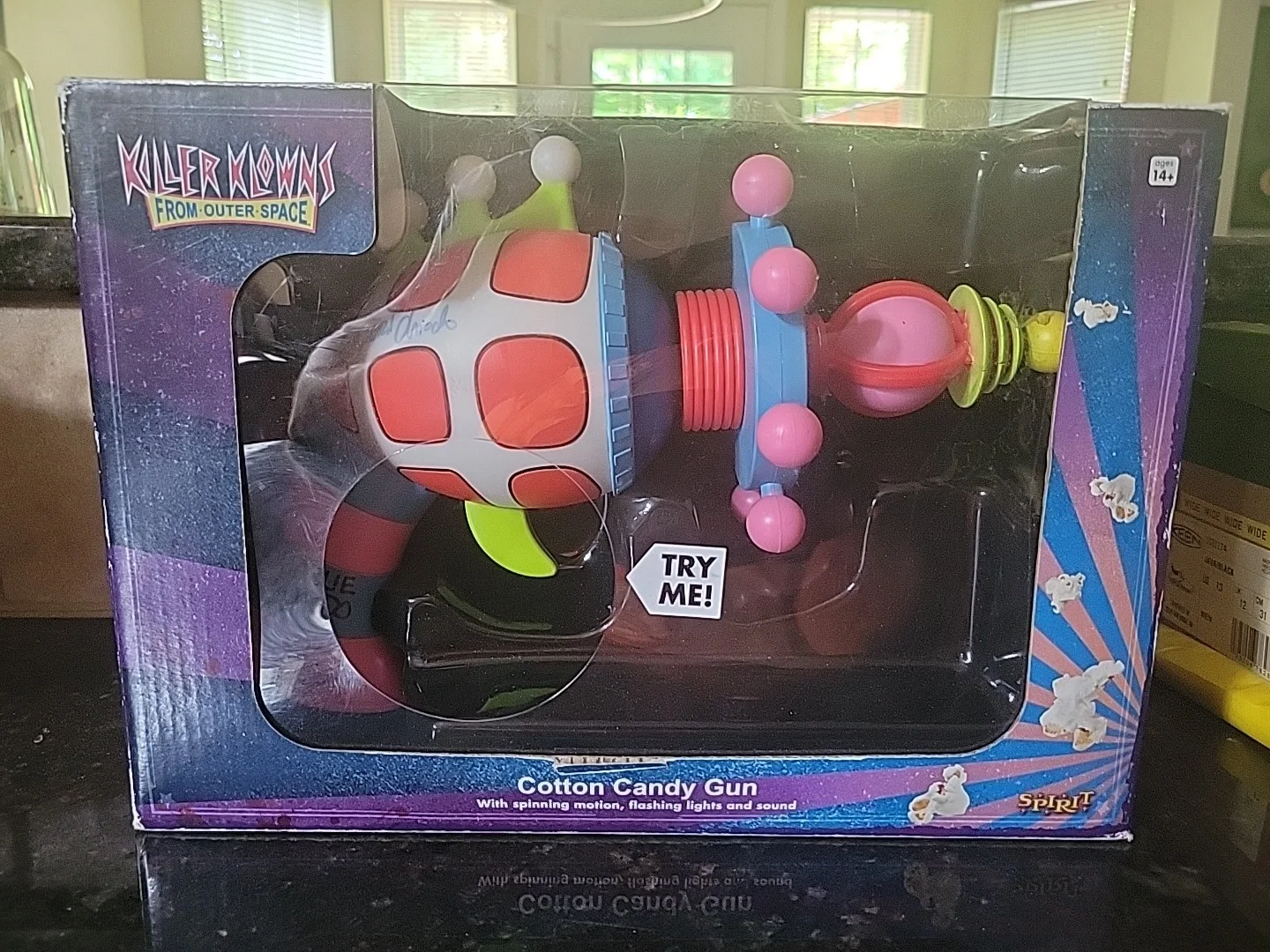 Edward Chiodo Stephen Chiodo Charlie Chiodo — SIGNED Killer Klowns Chiodo Brothers Cotton Candy Gun Beckett BAS WITNESSED COA, изображение 2