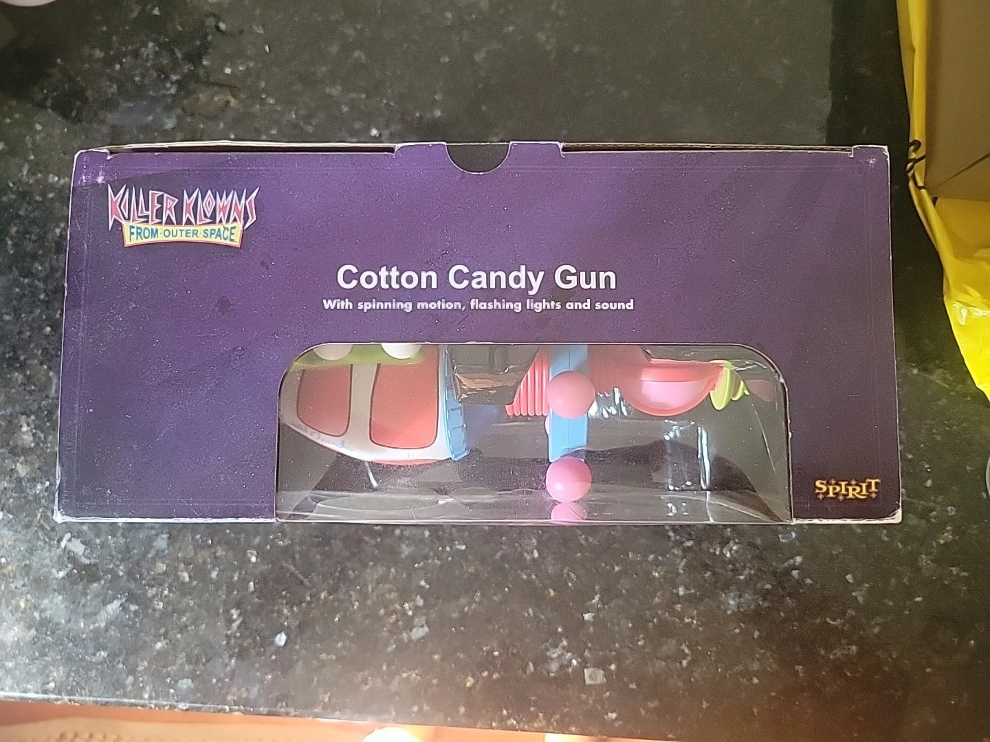 Edward Chiodo Stephen Chiodo Charlie Chiodo — SIGNED Killer Klowns Chiodo Brothers Cotton Candy Gun Beckett BAS WITNESSED COA, изображение 4