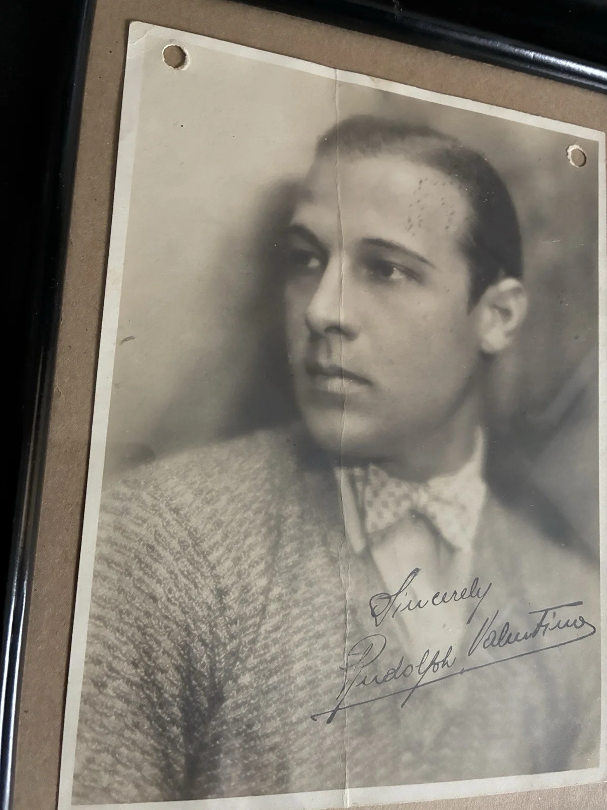 RUDOLPH VALENTINO — RUDOLPH VALENTINO LOVER RARE VERY OLD SIGNED AUTOGRAPHED VINTAGE PHOTO 6.5x8.5, изображение 2