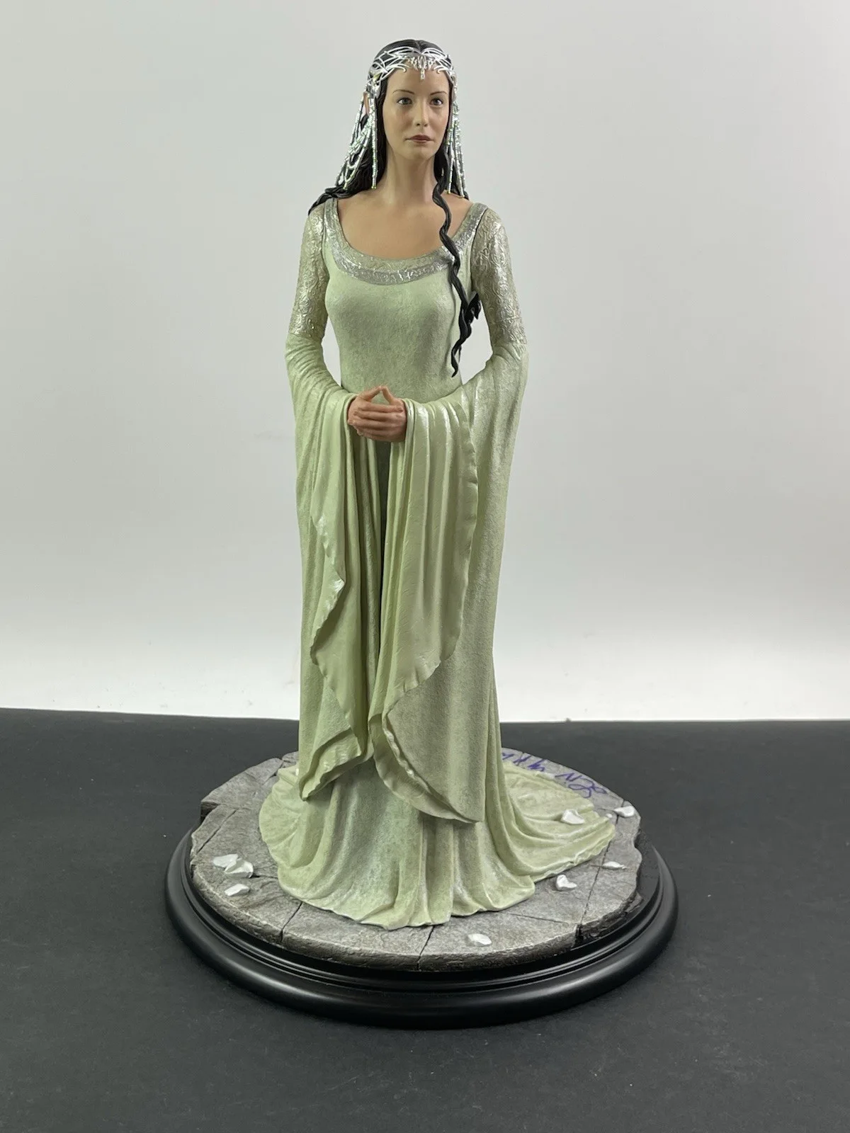 Liv Tyler — WETA The Lord of the Rings Coronation Arwen Signed By Liv Tyler Beckett COA