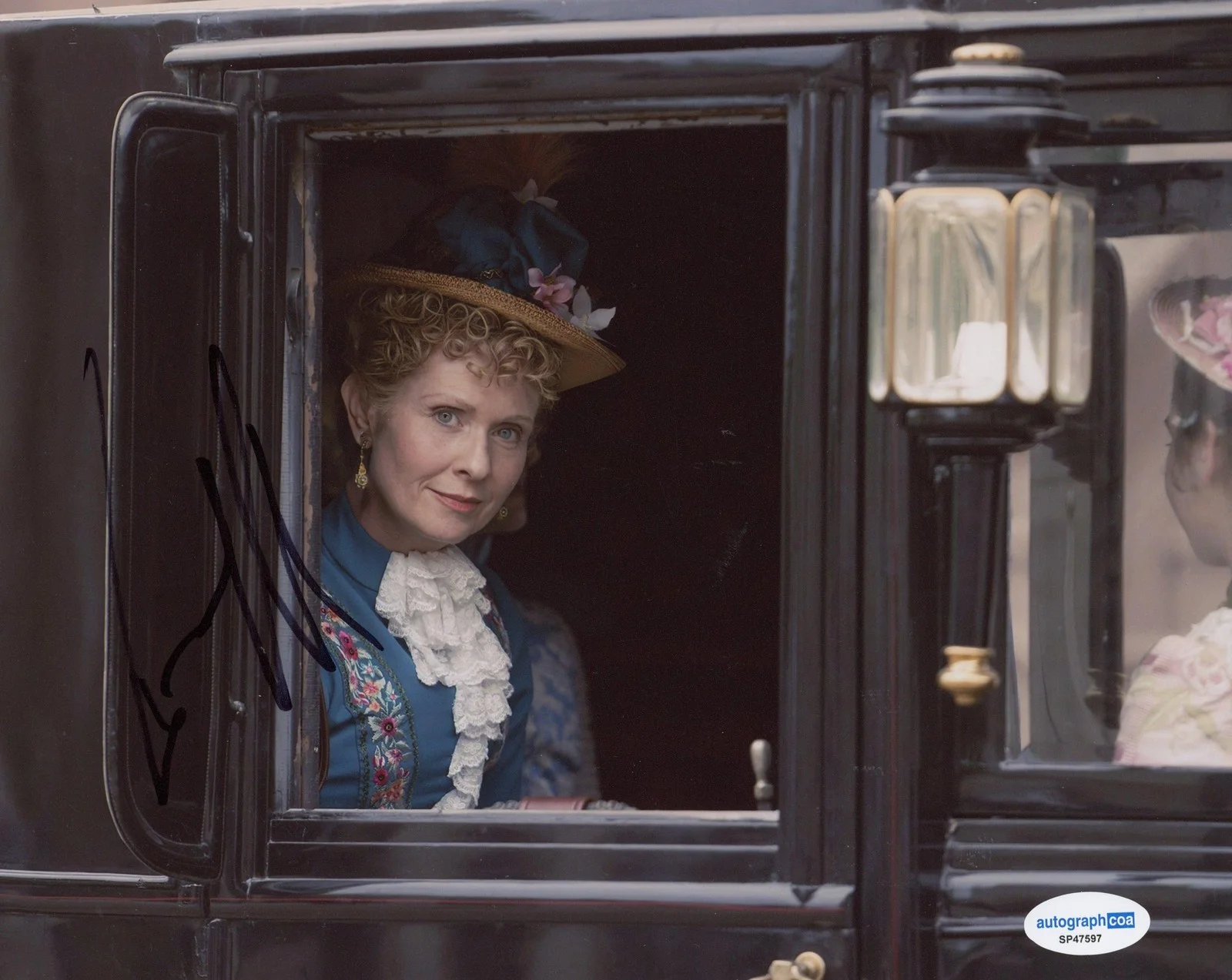 Cynthia Nixon — Cynthia Nixon "The Gilded Age" AUTOGRAPH Signed 'Ada Brook' 8x10 Photo G ACOA