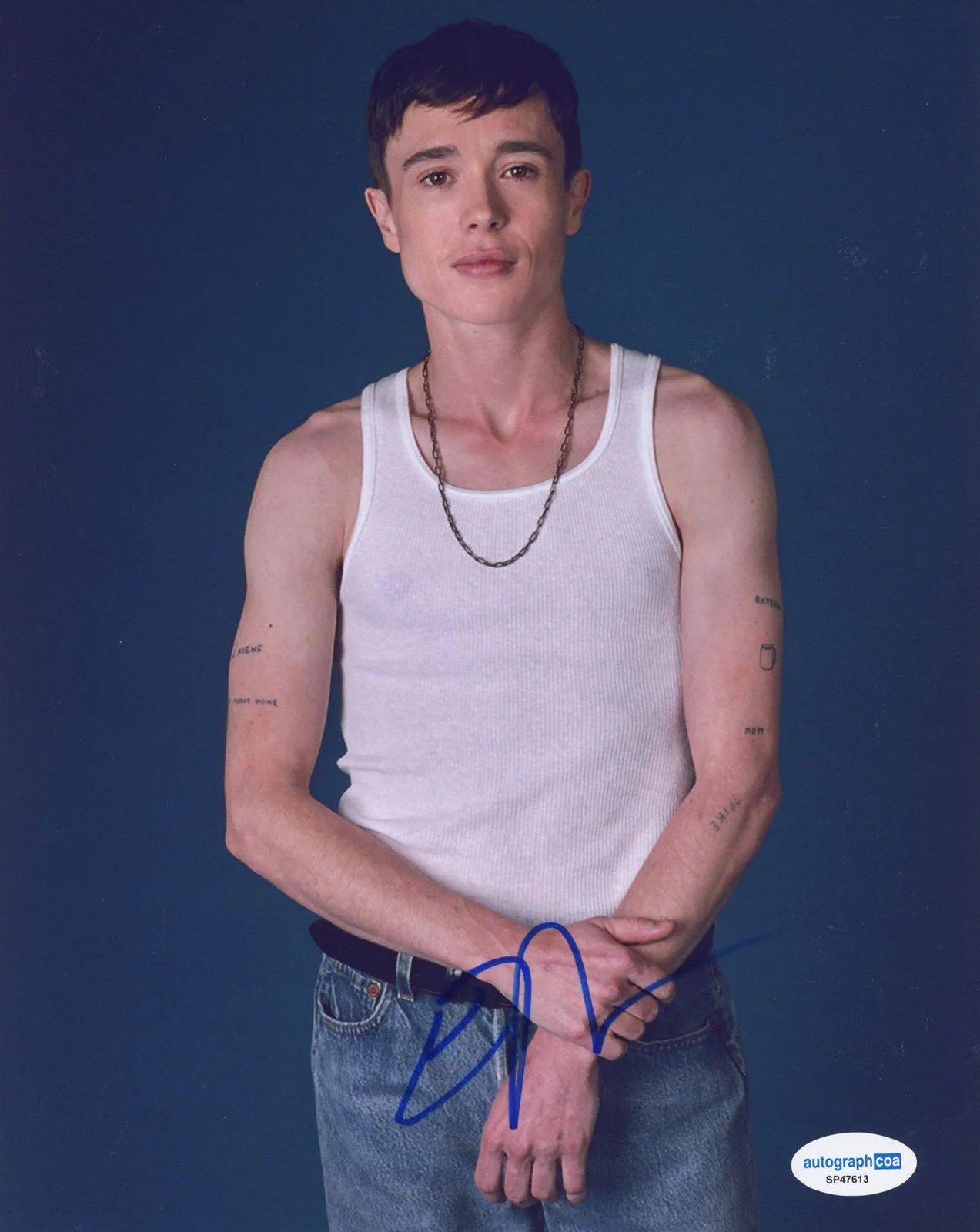 Elliot Page — Elliot Page "The Umbrella Academy" AUTOGRAPH Signed 8x10 Photo G ACOA