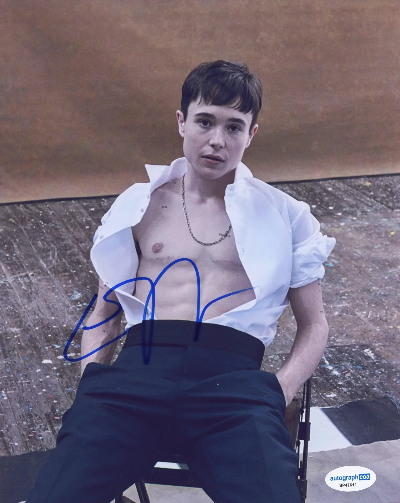 Elliot Page — Elliot Page "The Umbrella Academy" AUTOGRAPH Signed 8x10 Photo E ACOA