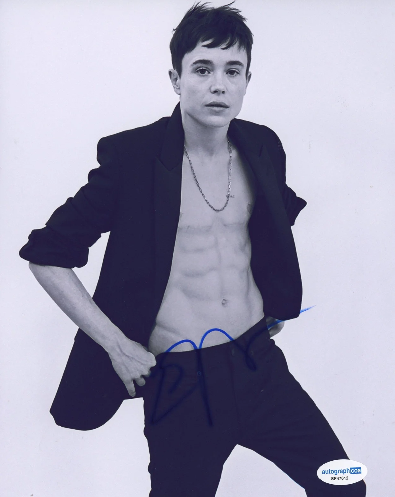 Elliot Page — Elliot Page "The Umbrella Academy" AUTOGRAPH Signed 8x10 Photo F ACOA