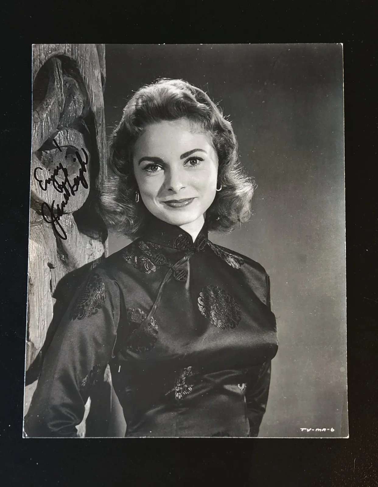 JANET LEIGH — JANET LEIGH signed autograph 8x10 "Psycho," "Houdini," "Little Women"
