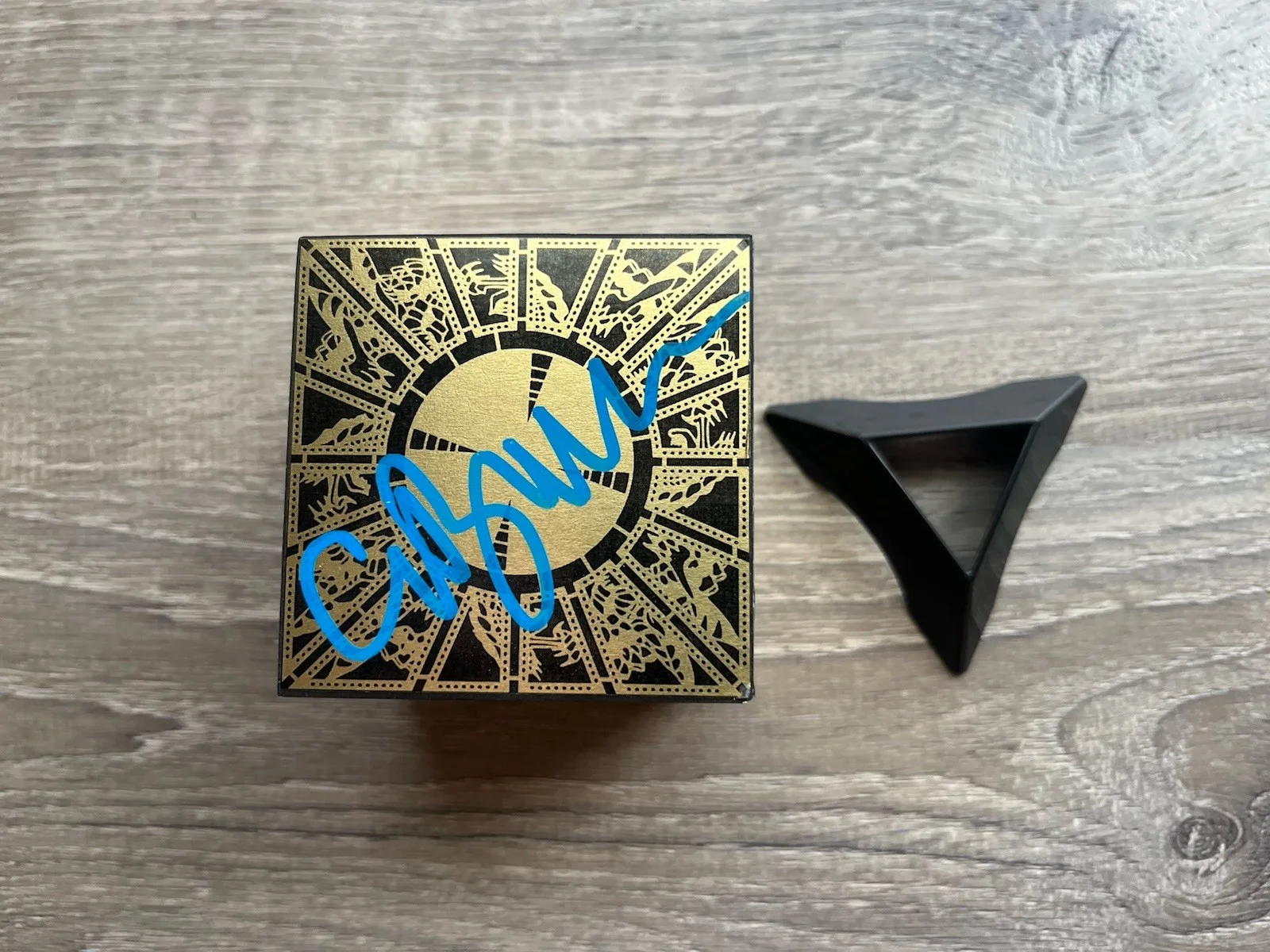 Clive Barker — Clive Barker Signed Hellraiser Puzzlebox Beckett COA Pinhead Horror Prop, изображение 2