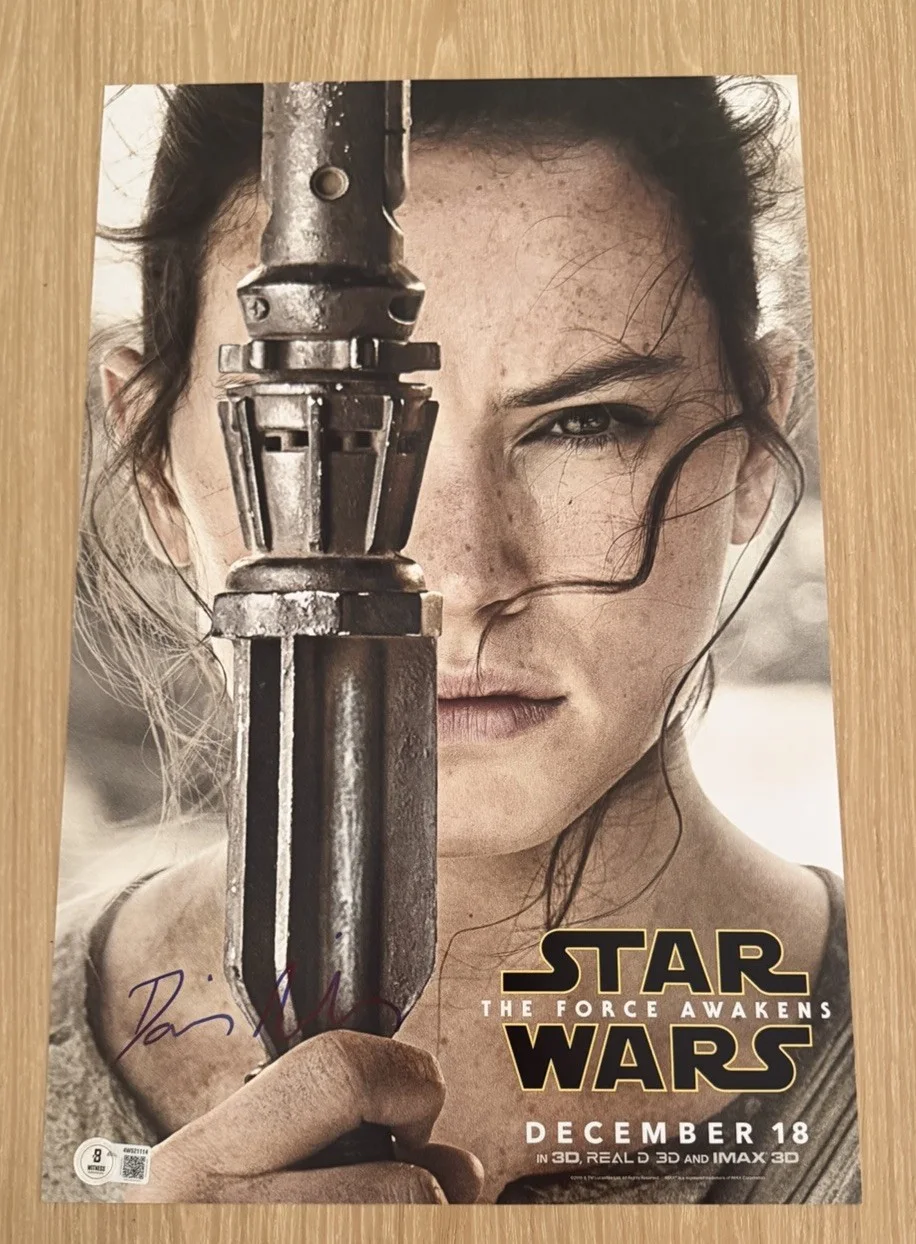 Daisy Ridley — DAISY RIDLEY SIGNED STAR WARS “REY” THE FORCE AWAKENS 11X17 PHOTO BECKETT BAS 3
