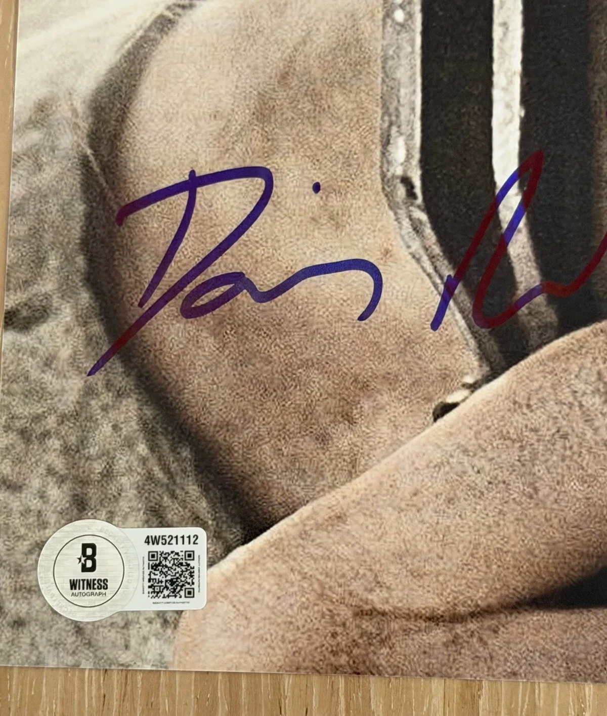 Daisy Ridley — DAISY RIDLEY SIGNED STAR WARS “REY” THE FORCE AWAKENS 11X17 PHOTO BECKETT BAS 2, изображение 2