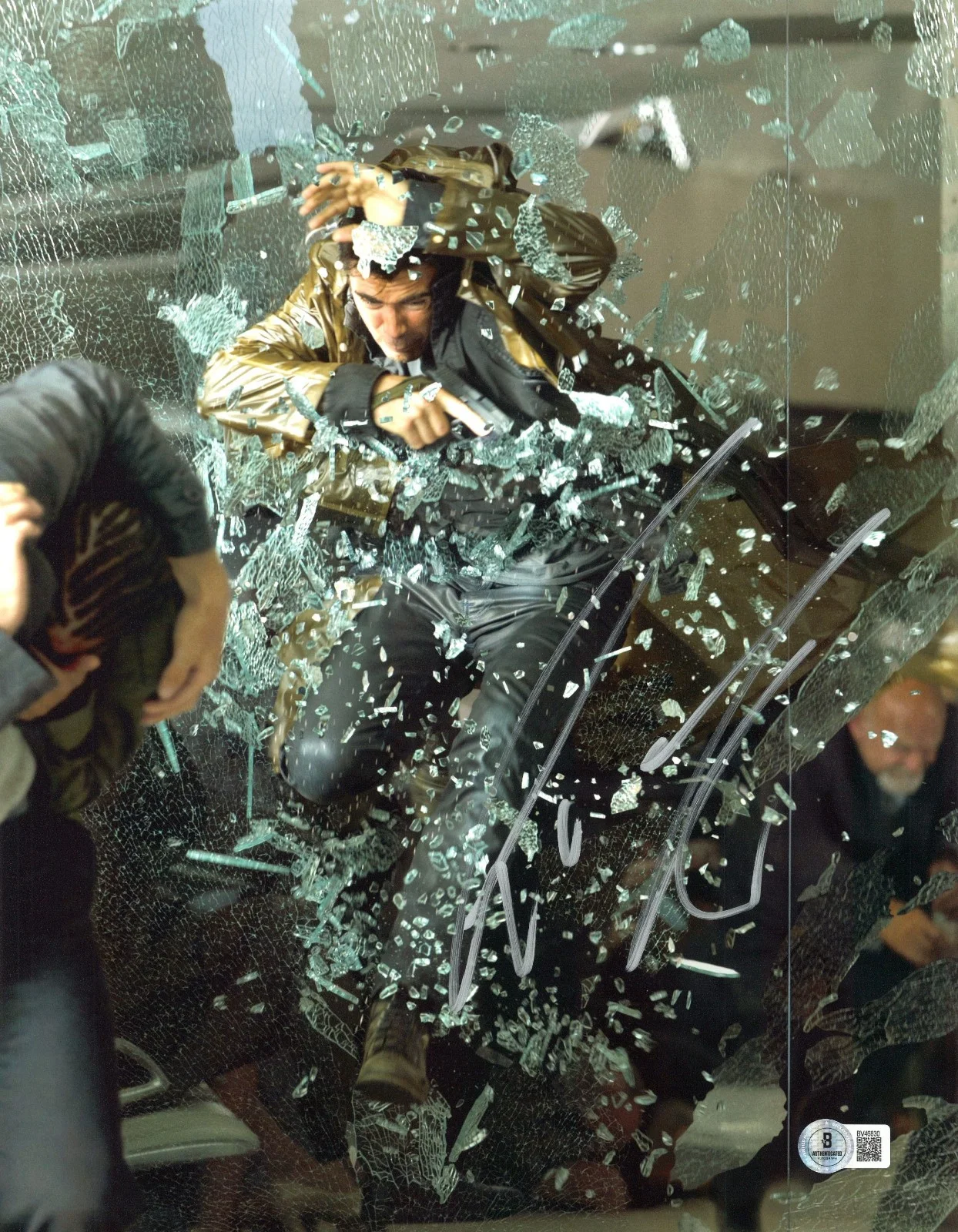 COLIN FARRELL — COLIN FARRELL SIGNED AUTOGRAPH TOTAL RECALL 11X14 PHOTO BECKETT BAS