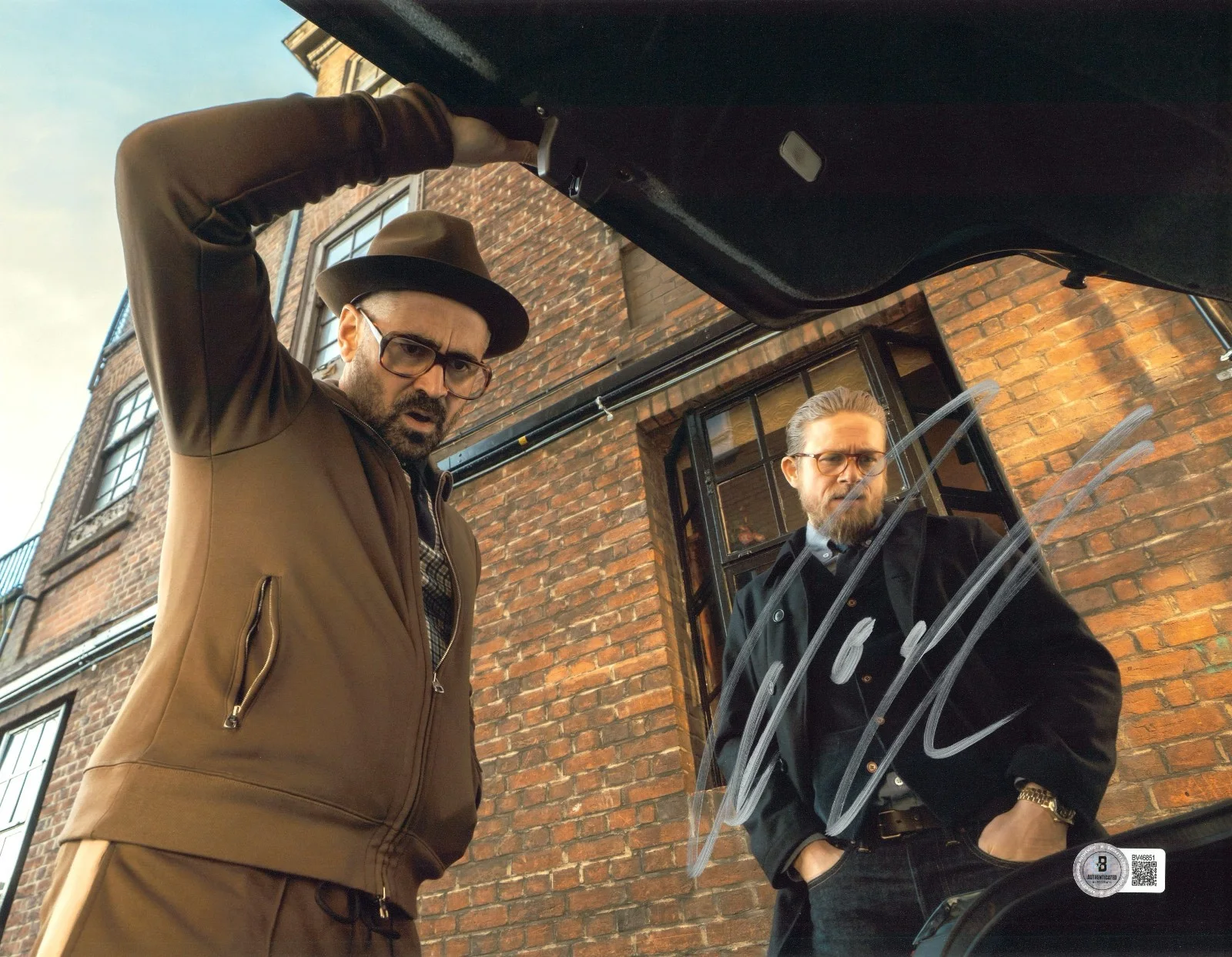 COLIN FARRELL — COLIN FARRELL SIGNED AUTOGRAPH The Gentlemen 11X14 PHOTO BECKETT BAS