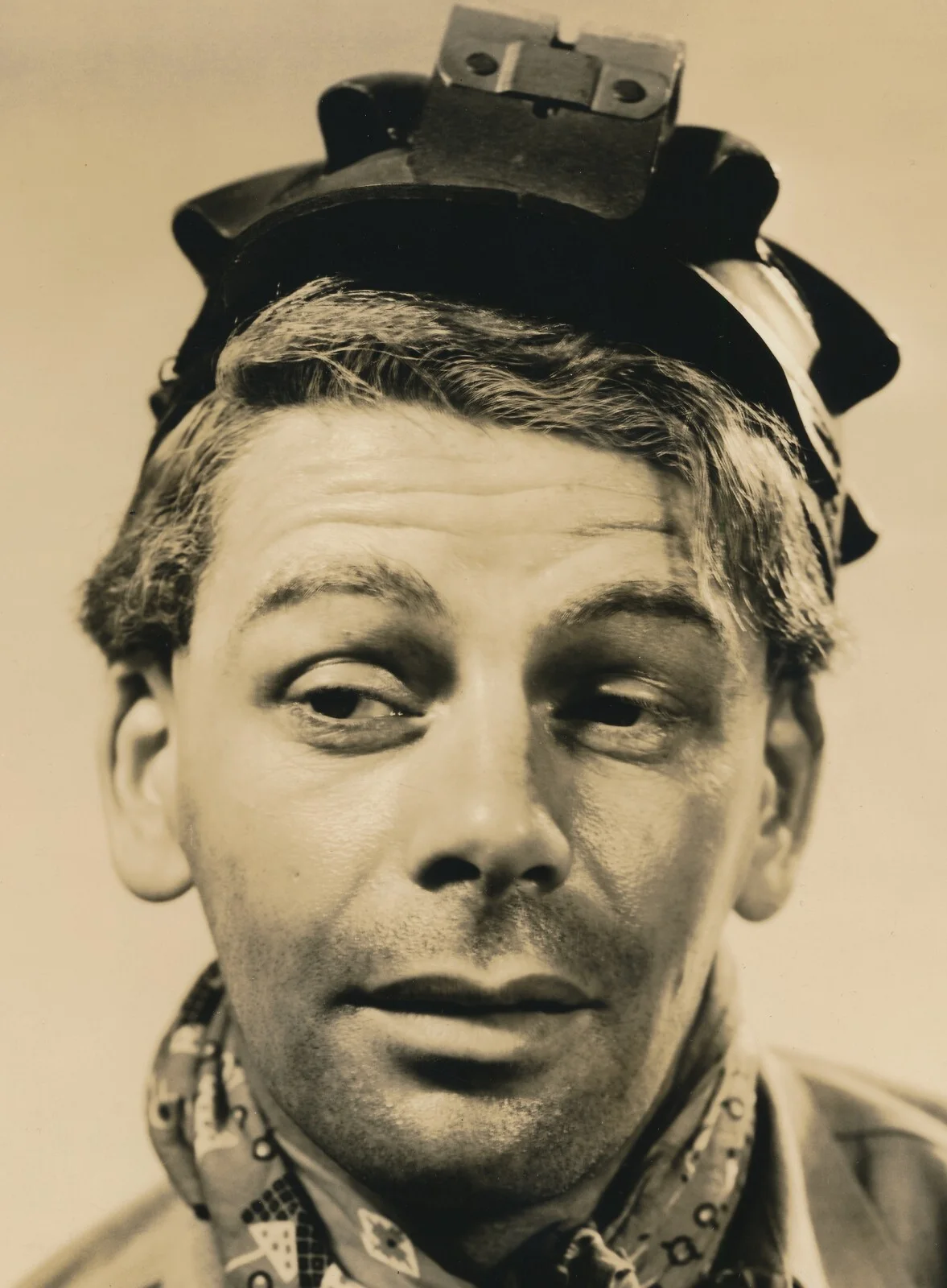 Paul Muni — PAUL MUNI SIGNED INSCRIBED 1934 JOE RADEK BLACK FURY PHOTOGRAPH, изображение 3