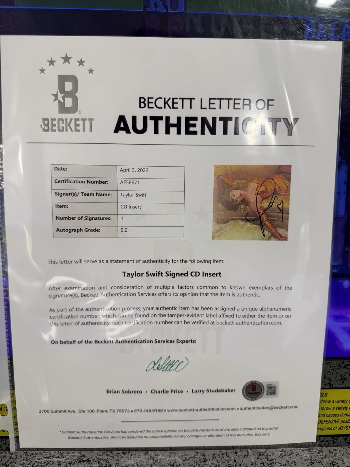 Taylor Swift Signed Autographed CD Insert "The Life of a Showgirl" Auto BAS 9, image 3