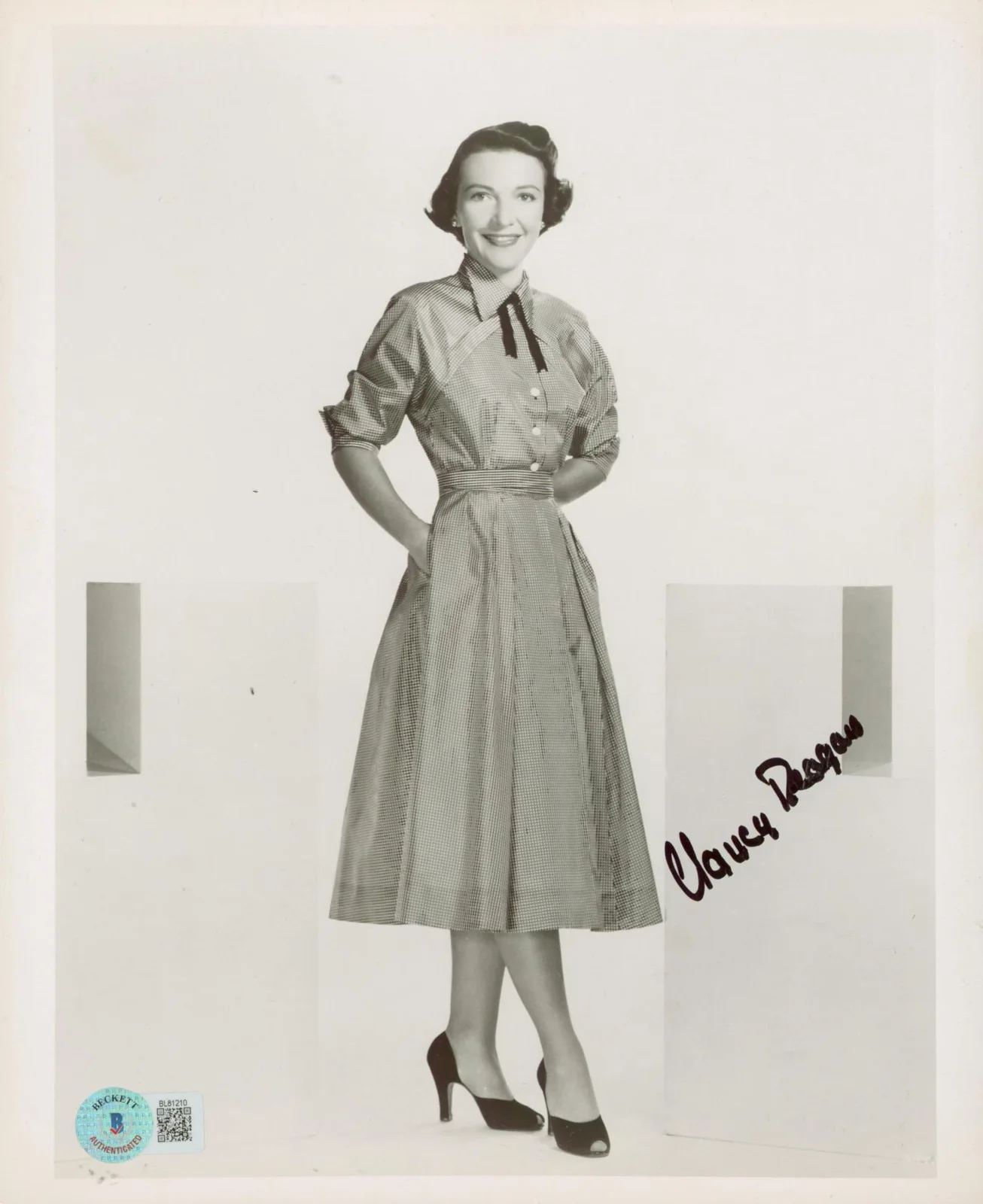 Nancy Reagan — Nancy Reagan Hellcats of the Navy Authentic Signed 8x10 Photo BAS #BL81210, изображение 3