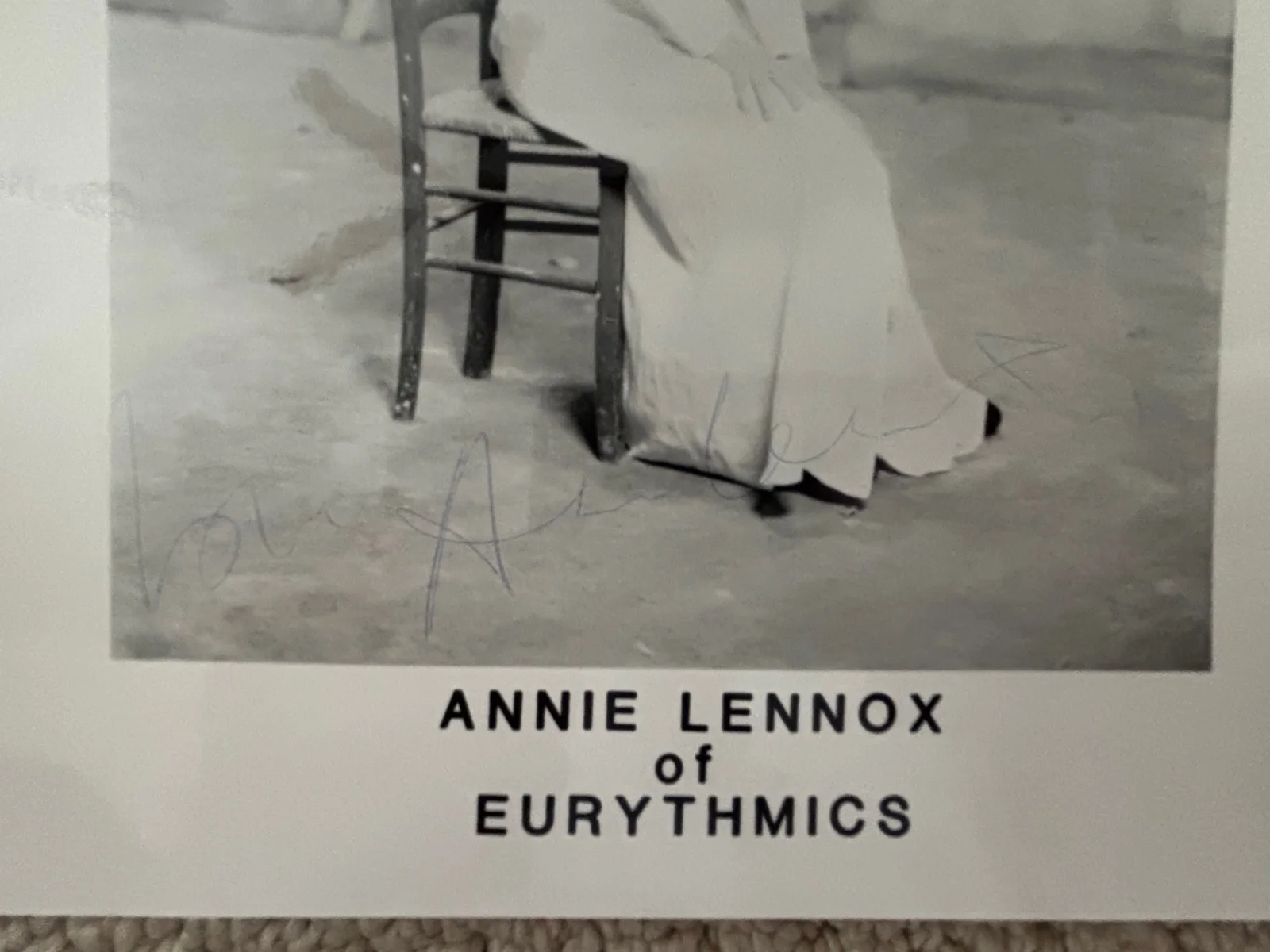 Annie Lennox – Signed (8” x 10”) Autographed B/W photo, изображение 4