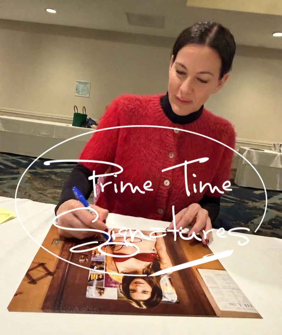 Liv Tyler — Liv Tyler Signed 11x14 Photo Empire Records Authentic Autograph Beckett Witness, изображение 2