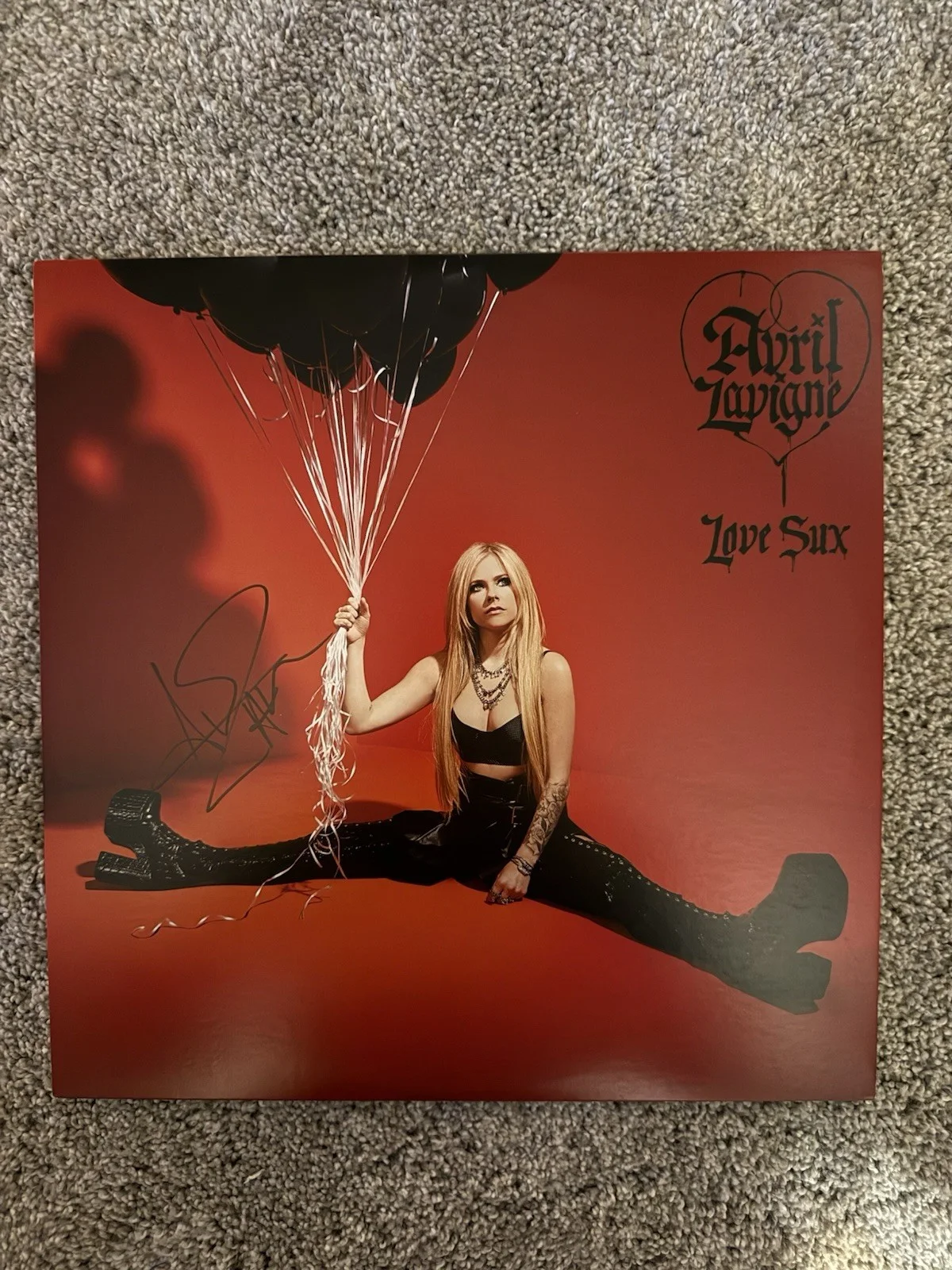 AVRIL LAVIGNE — Avril Lavigne signed Autographed "LOVE SUX" Album Vinyl w/JSA COA