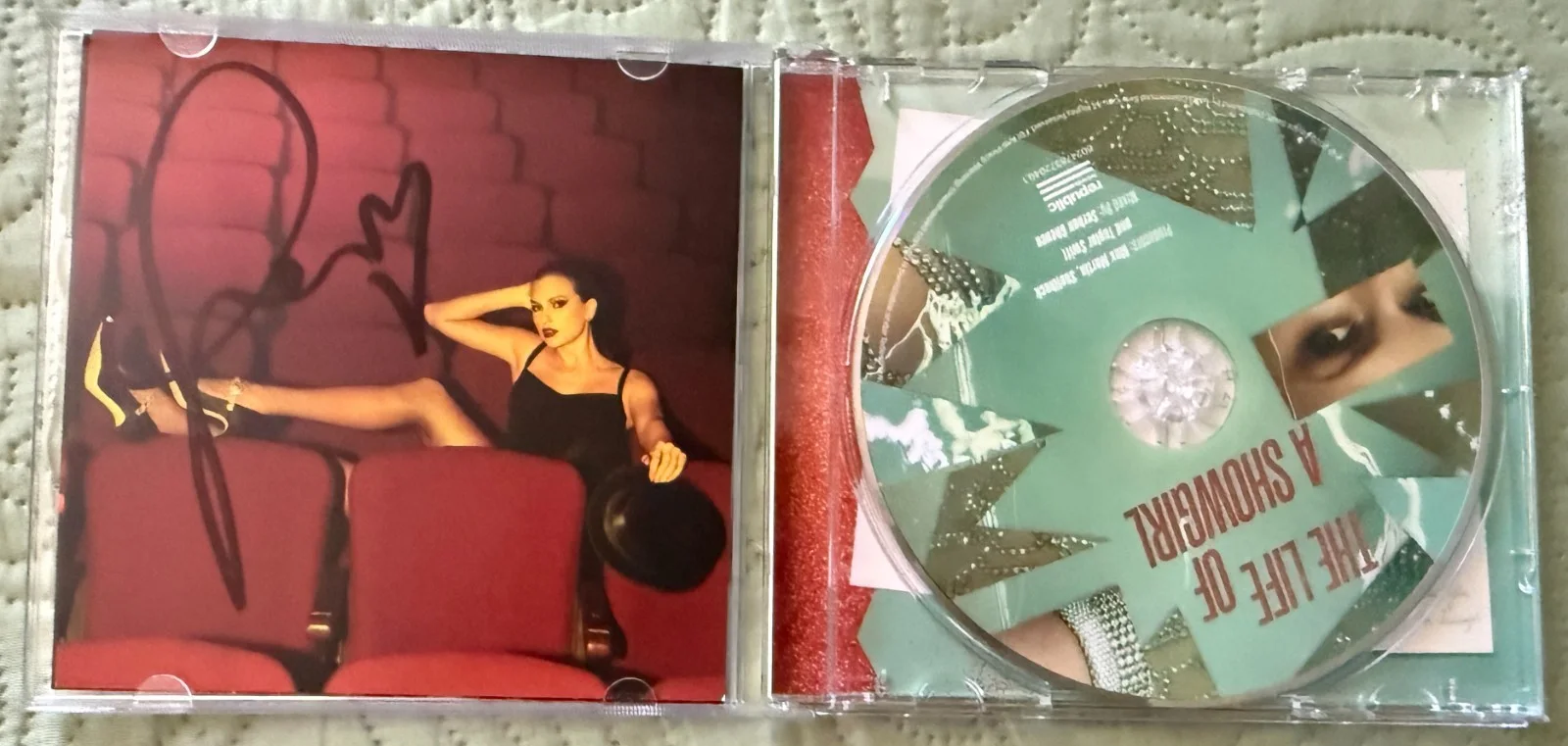 Taylor swift signed cd, image 2