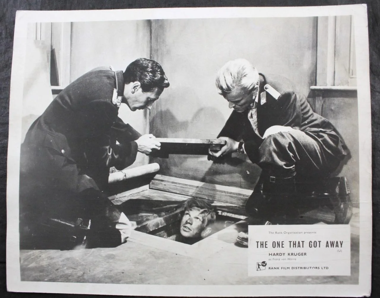 1957 THE ONE THAT GOT AWAY, SET of 7 LOBBY CARDS, RANK FILM, HARDY KRUGER, изображение 3