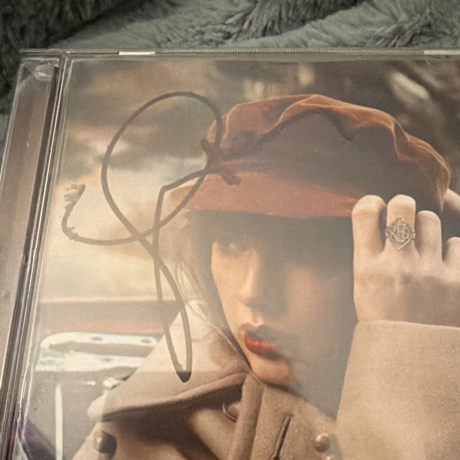 Taylor Swift Red Taylor's Version Signed CD & Booklet Autographed long drunk sig, image 2