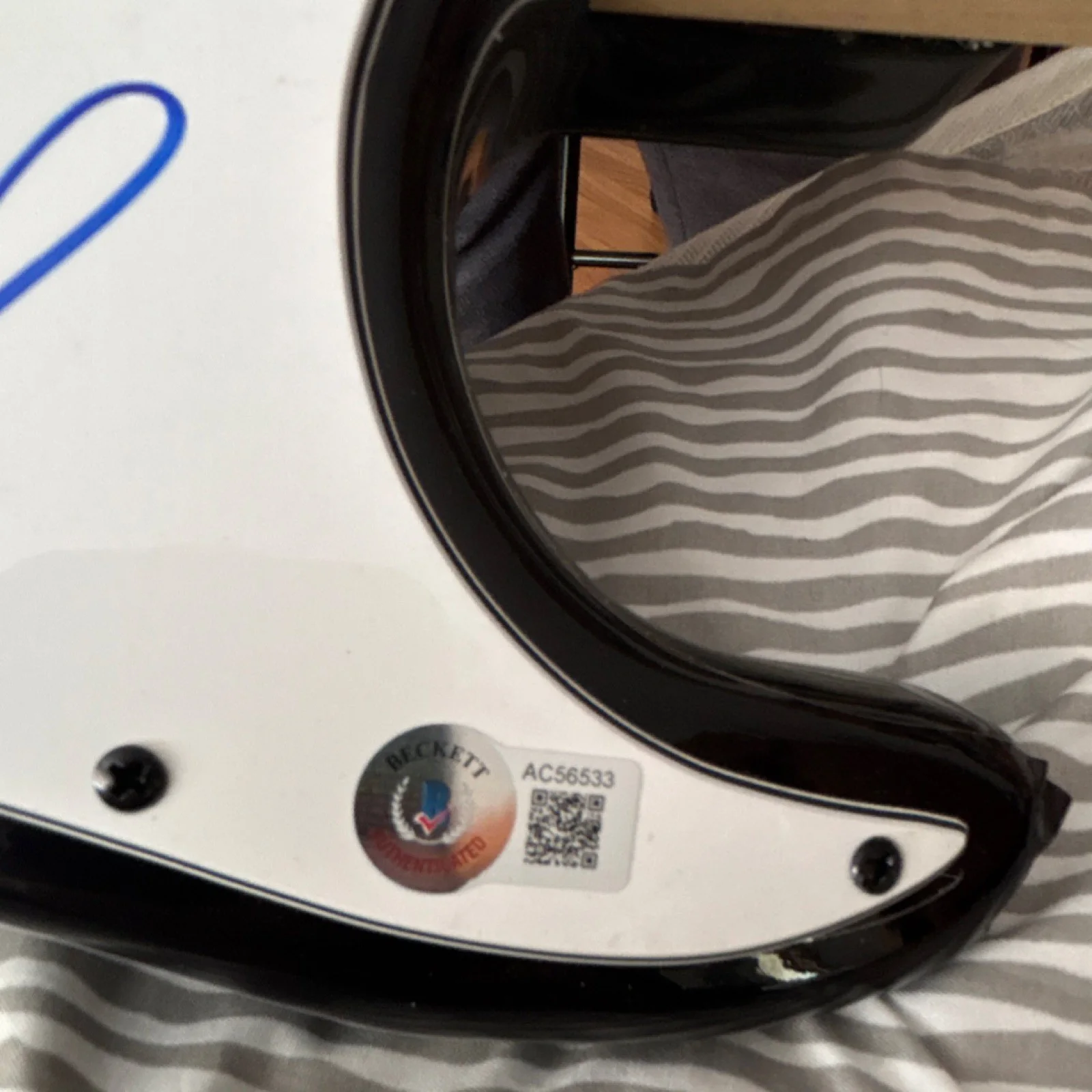 Roger Waters LUX Signed Electric Guitar Autographed, Beckett Certified AC56533, image 2