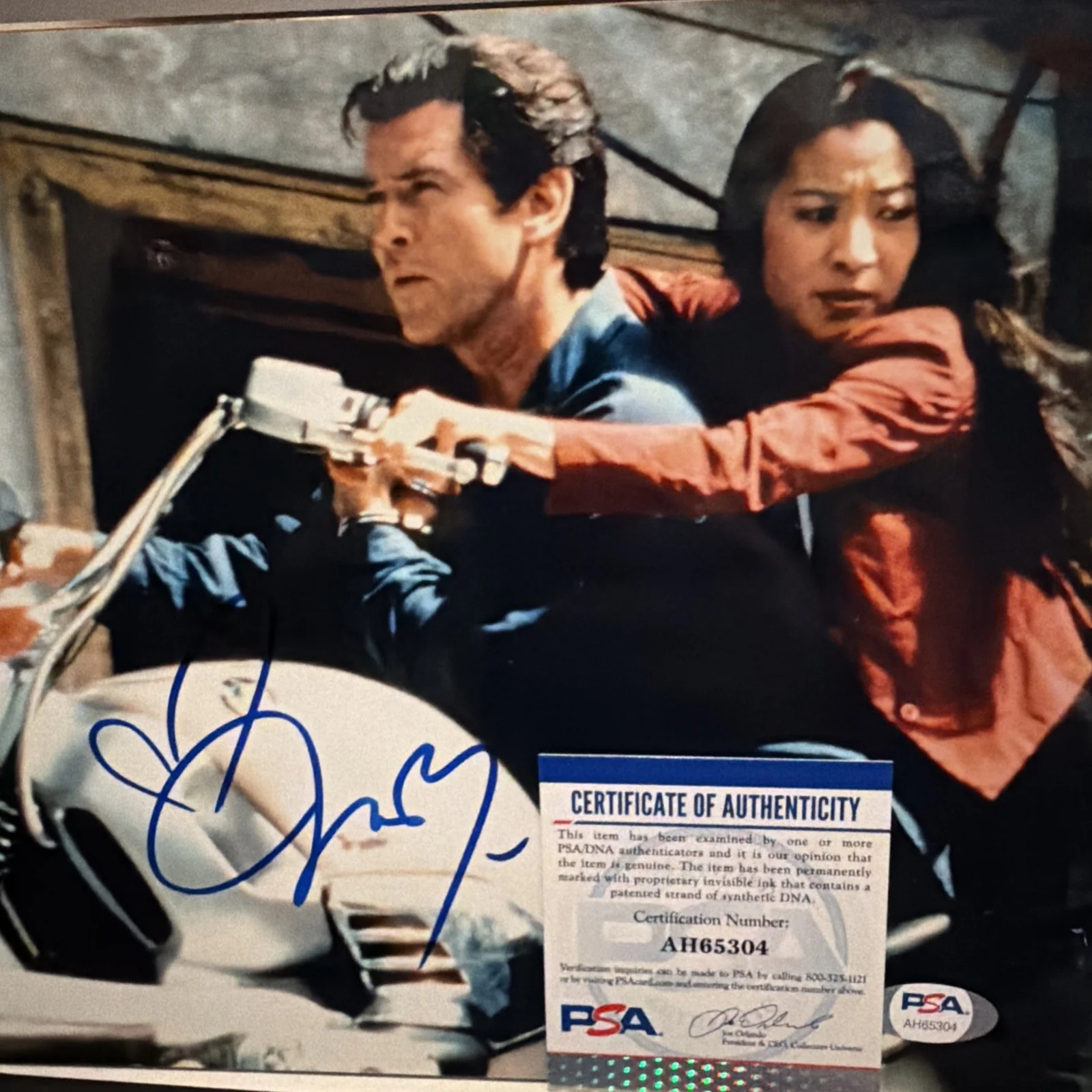 Michelle Khan — Michelle Khan Yeoh Signed 8x10 OO7 Photo James Bond Autographed PSA COA, image 2