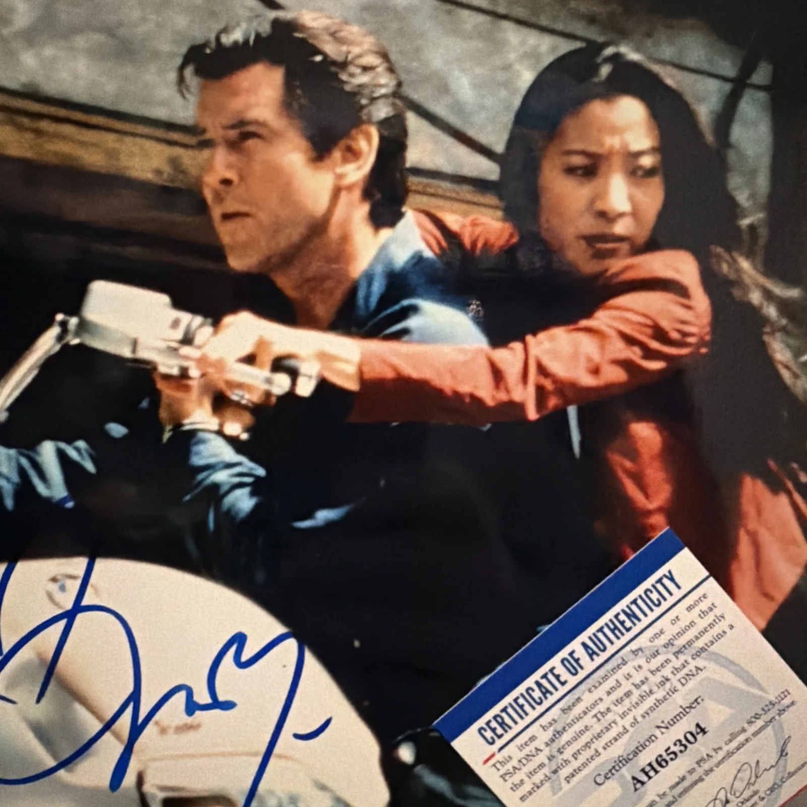 Michelle Khan — Michelle Khan Yeoh Signed 8x10 OO7 Photo James Bond Autographed PSA COA, image 4