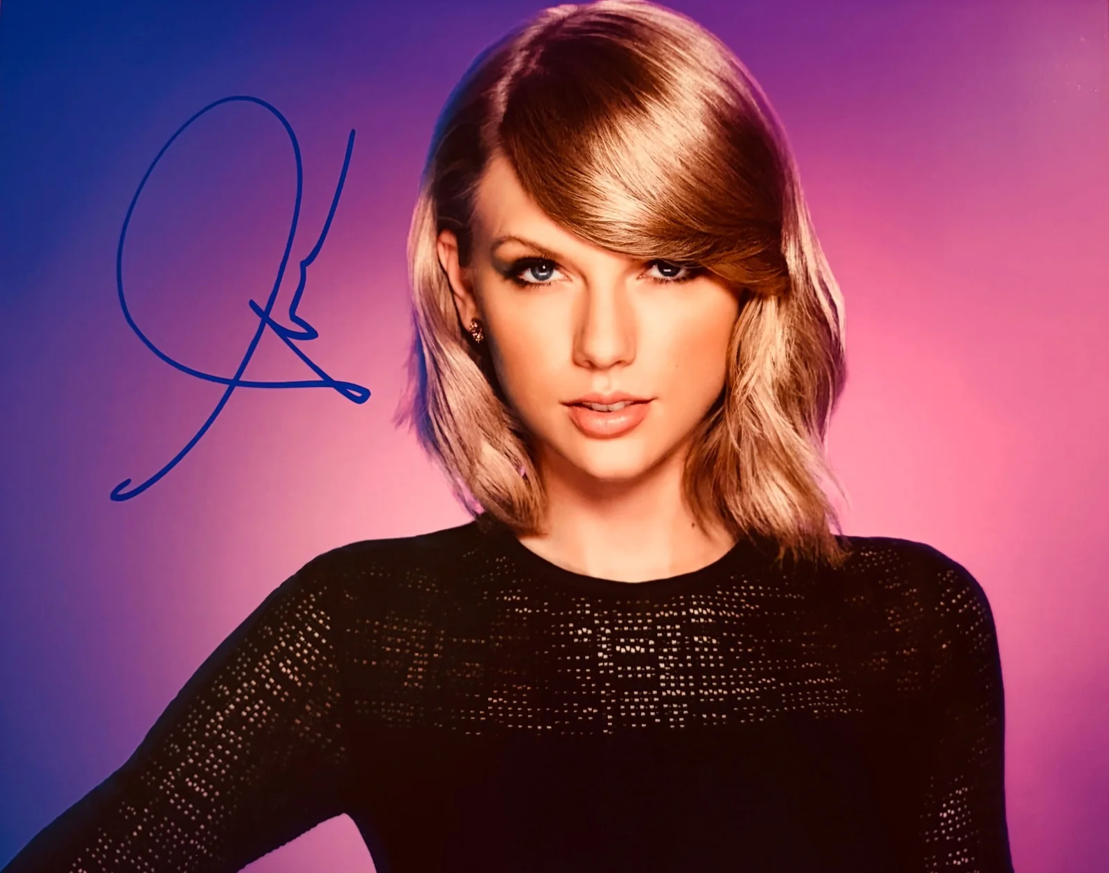 Taylor Swift — Taylor Swift Signed•Autographed 8x10 Photograph•BEAUTIFUL• w/COA