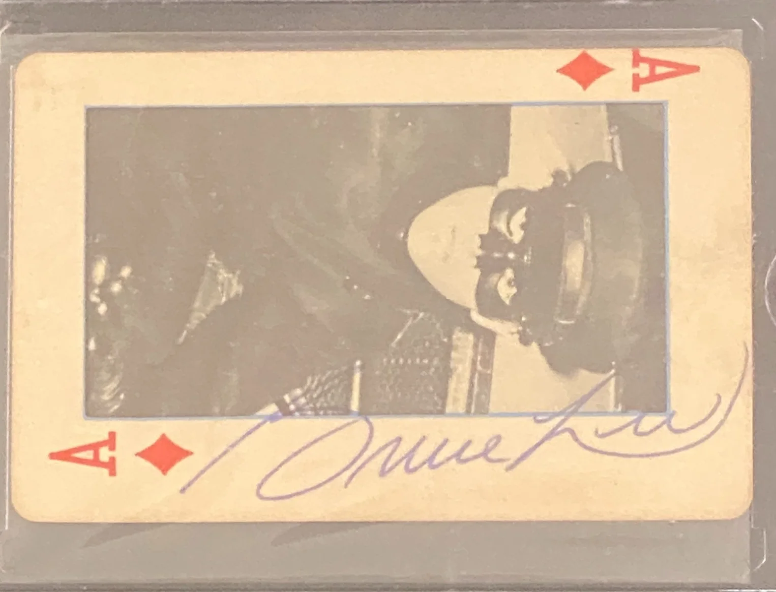BRUCE LEE — RARE 1966 BRUCE LEE SIGNED GREEN HORNET PLAYING CARD!!!, image 2