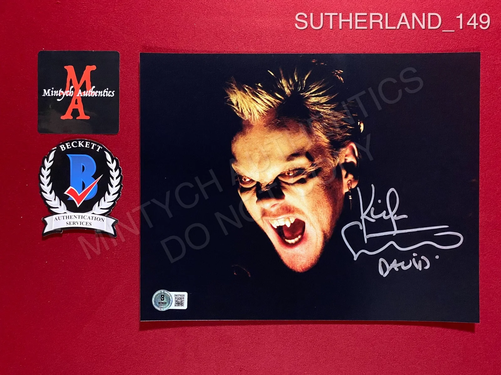 Kiefer Sutherland — Kiefer Sutherland autographed signed 8x10 photo The Lost Boys David Beckett