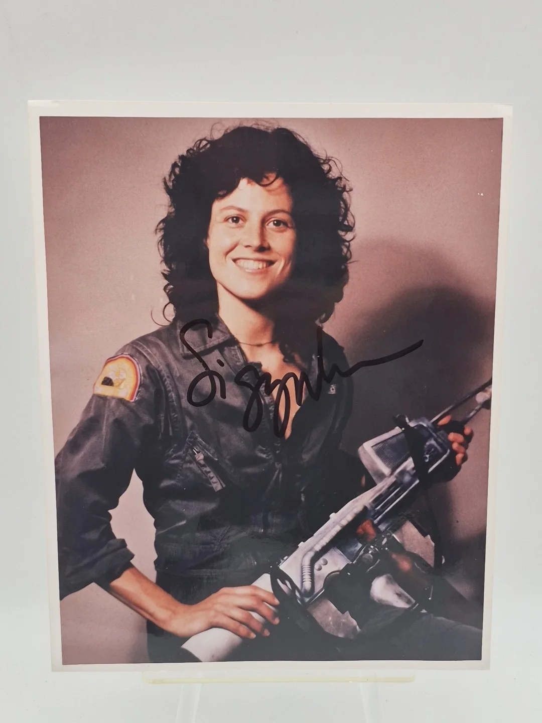 Sigourney Weaver — Sigourney Weaver (ALIEN: Ripley) Signed 8x10" Original Authentic Autograph w/COA