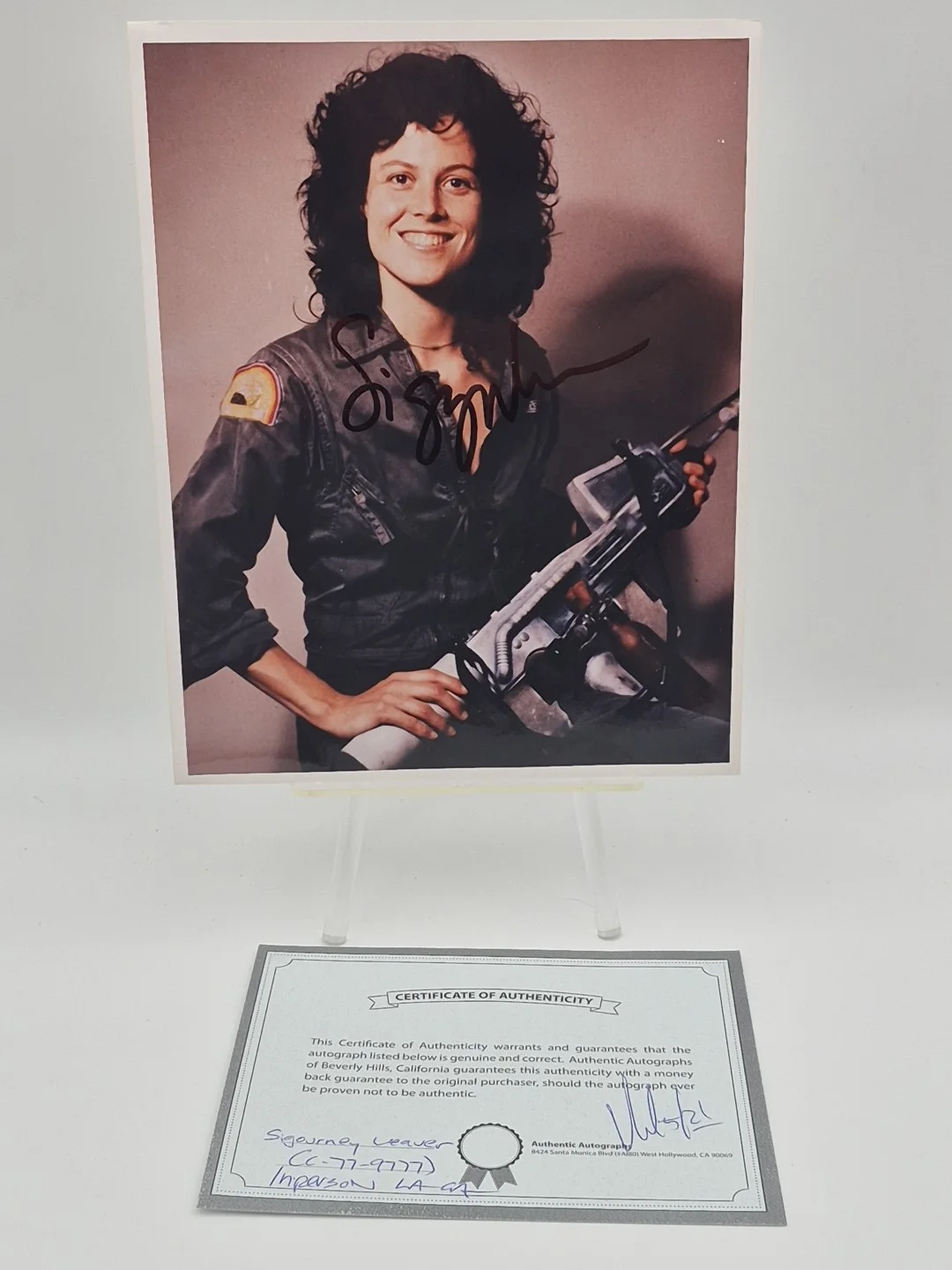 Sigourney Weaver — Sigourney Weaver (ALIEN: Ripley) Signed 8x10" Original Authentic Autograph w/COA, изображение 2