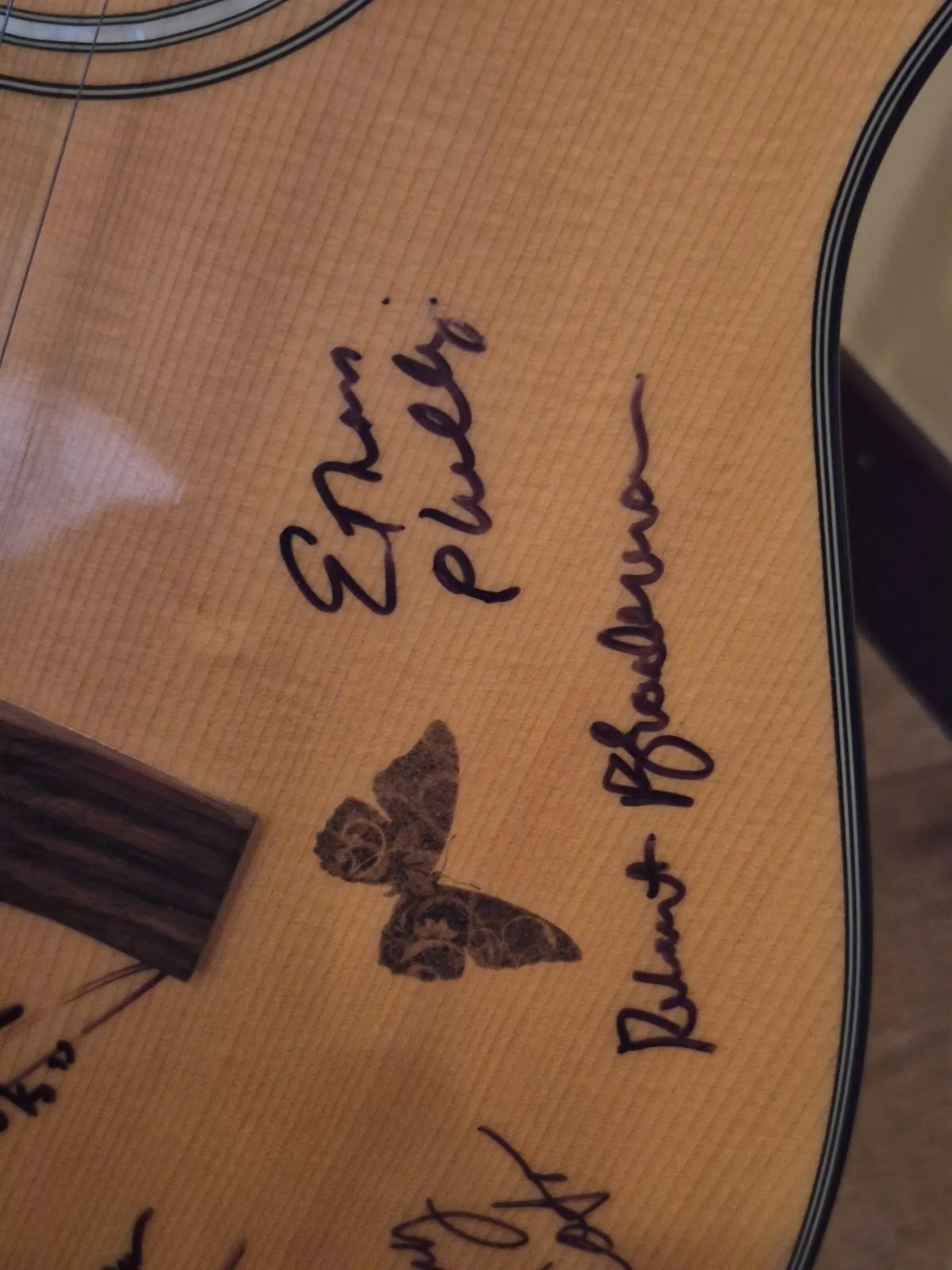 Fender Acoustic Guitar Signed by Star Trek Voyager Crew, изображение 5