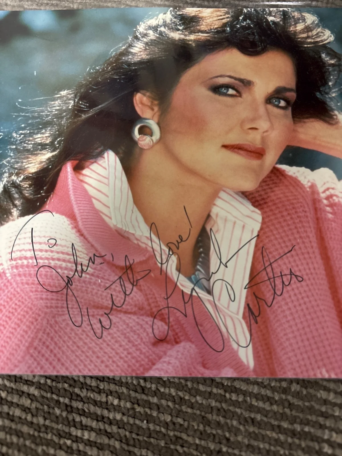 Lynda Carter — Lynda Carter Signed Photo Actress "Wonder Woman" 8x10, изображение 2