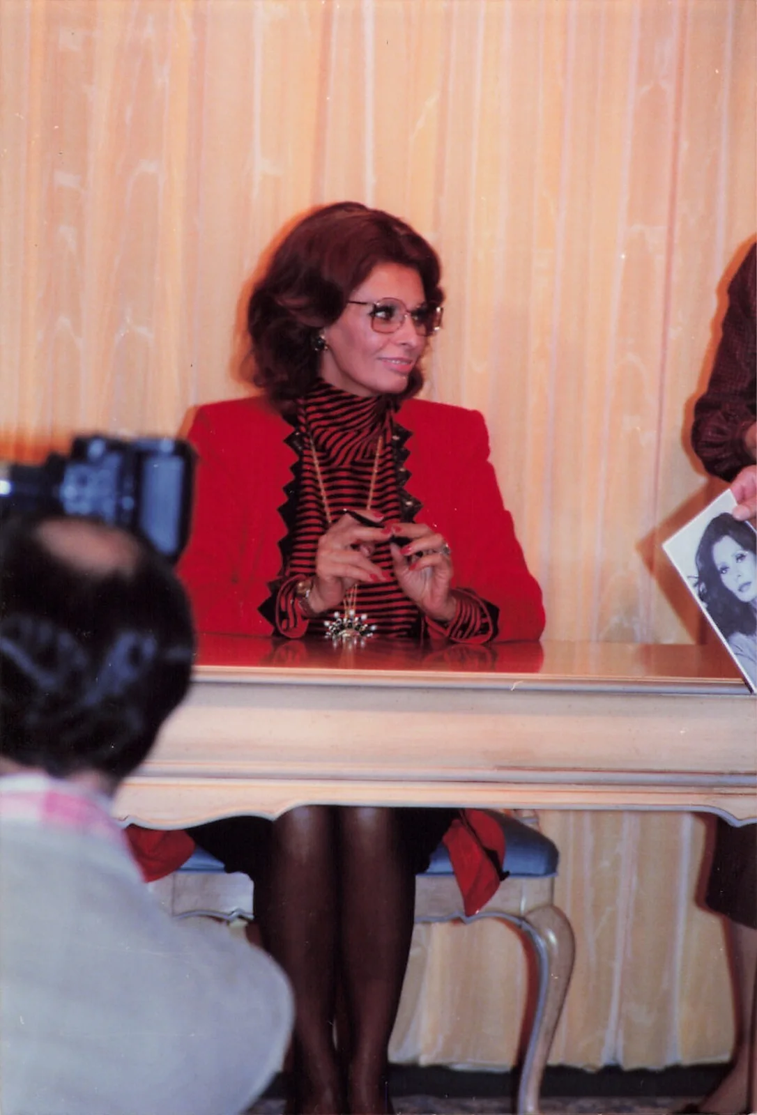 Sophia Loren — Sophia Loren 1980s Candid Photos & Hand Signed Autograph Card Event *Am9c, изображение 4