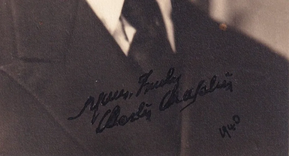 CHARLIE CHAPLIN — * CHARLIE CHAPLIN * SCARCE AUTHENTIC ORIGINAL HAND SIGNED AUTOGRAPH RARE PHOTO, изображение 2