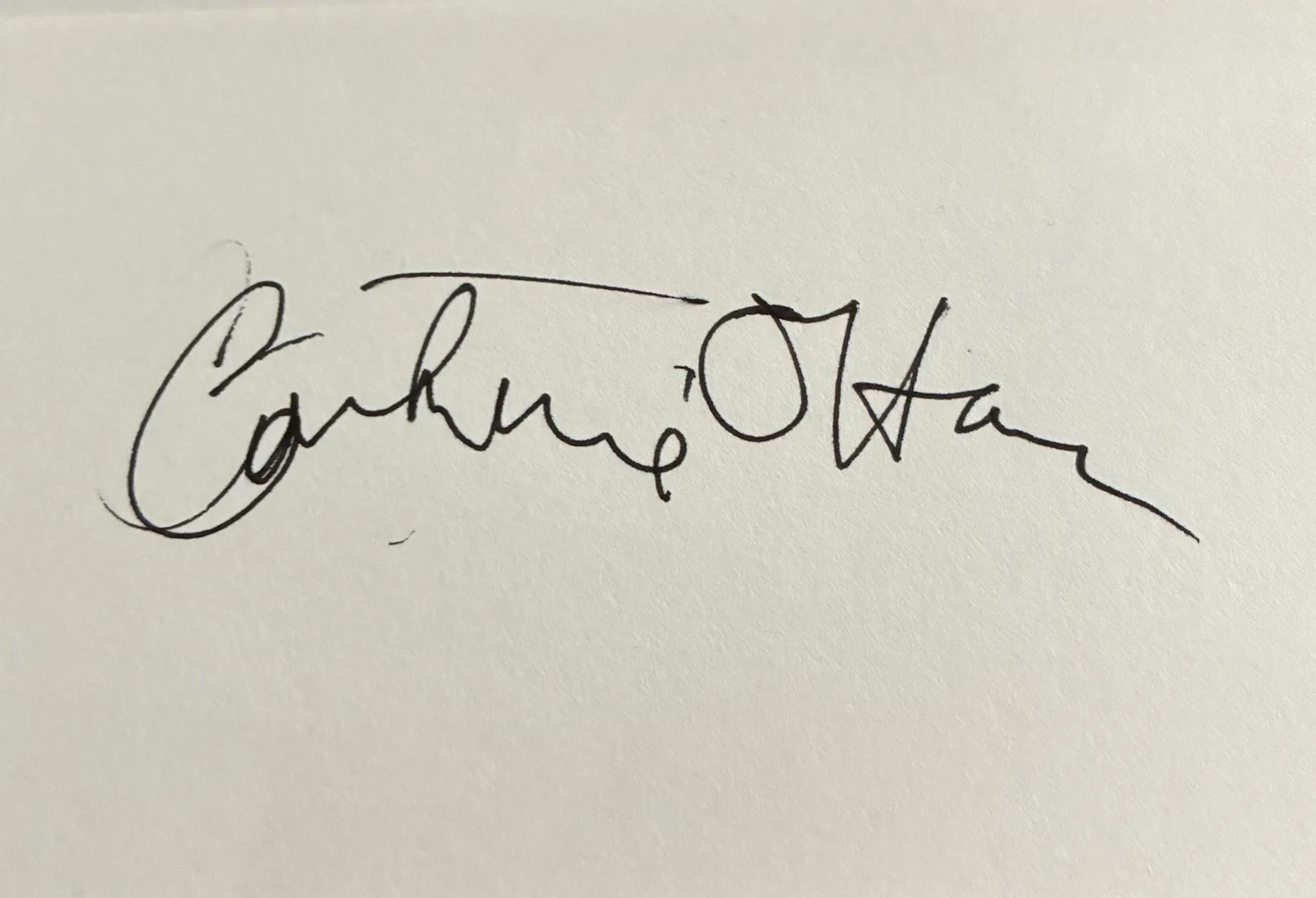 Comedienne CATHERINE O’HARA — CATHERINE O’HARA Autographed Signed Card (d. 2026), image 2