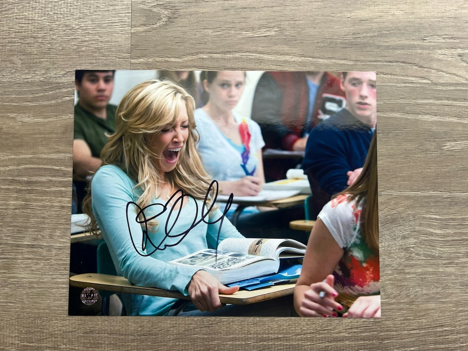 Katie Cassidy — Katie Cassidy Nightmare On Elm Street Signed 8x10 Photo Wizard World COA Horror, изображение 2