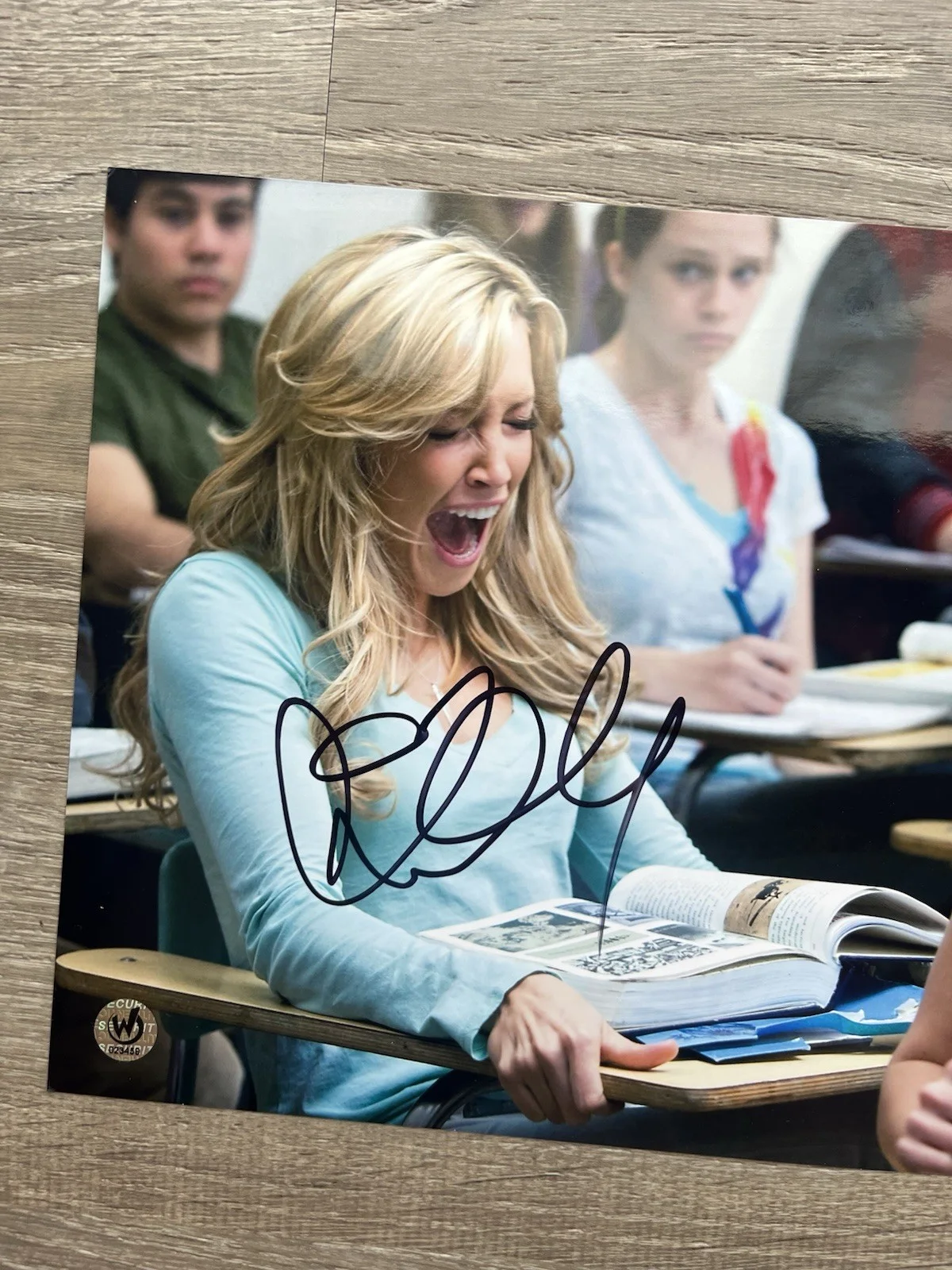 Katie Cassidy — Katie Cassidy Nightmare On Elm Street Signed 8x10 Photo Wizard World COA Horror, изображение 3