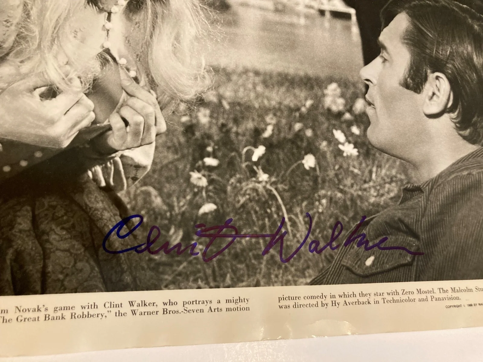 CLINT WALKER — CLINT WALKER signed 11x13 "THE GREAT BANK ROBBERY" photo JSA #CD13227, изображение 2