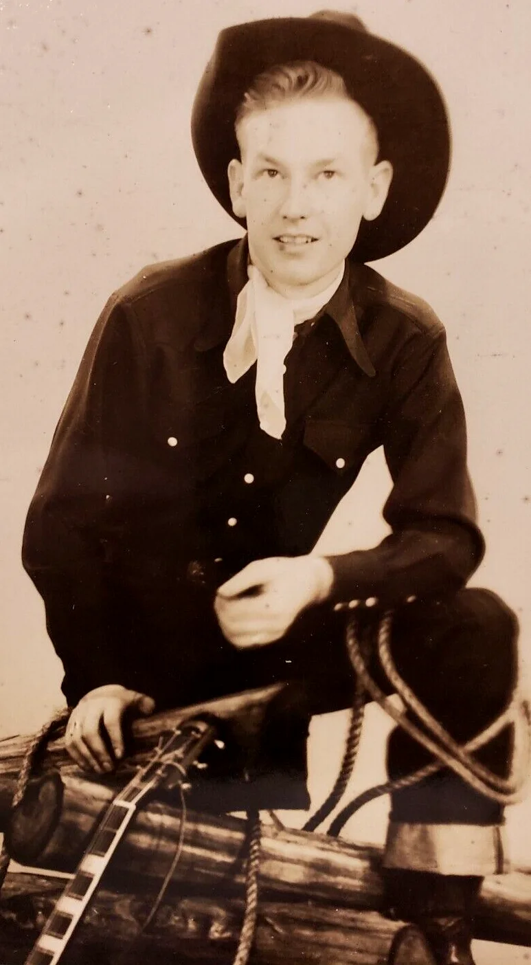 REX ALLEN — 1946 REX ALLEN SINGING ARIZONA COWBOY SIGNED 8x10 PHOTO & SONGBOOK, Autographed