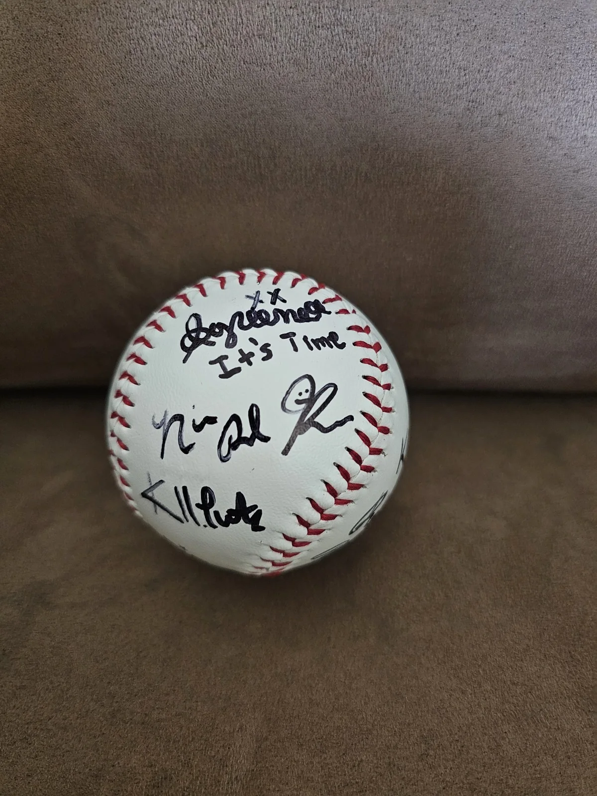 Robert Pattinson, Kristen Stewart, Ashley Greene, Twilight Cast — Twilight Cast SIGNED Baseball - Robert Pattinson Autograph - Twilight Autograph, image 4